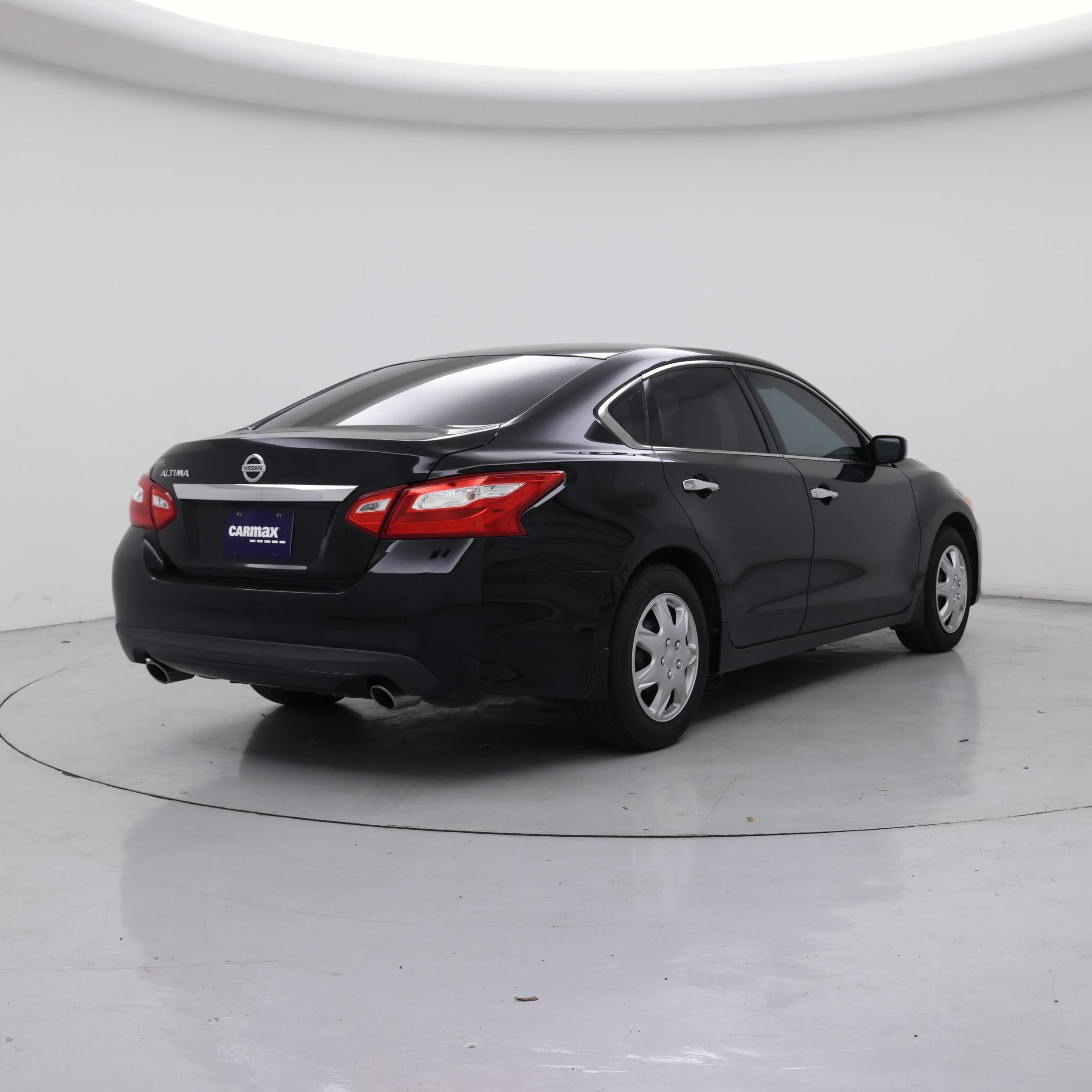 Thumbnail: 2017 Nissan Altima - 8