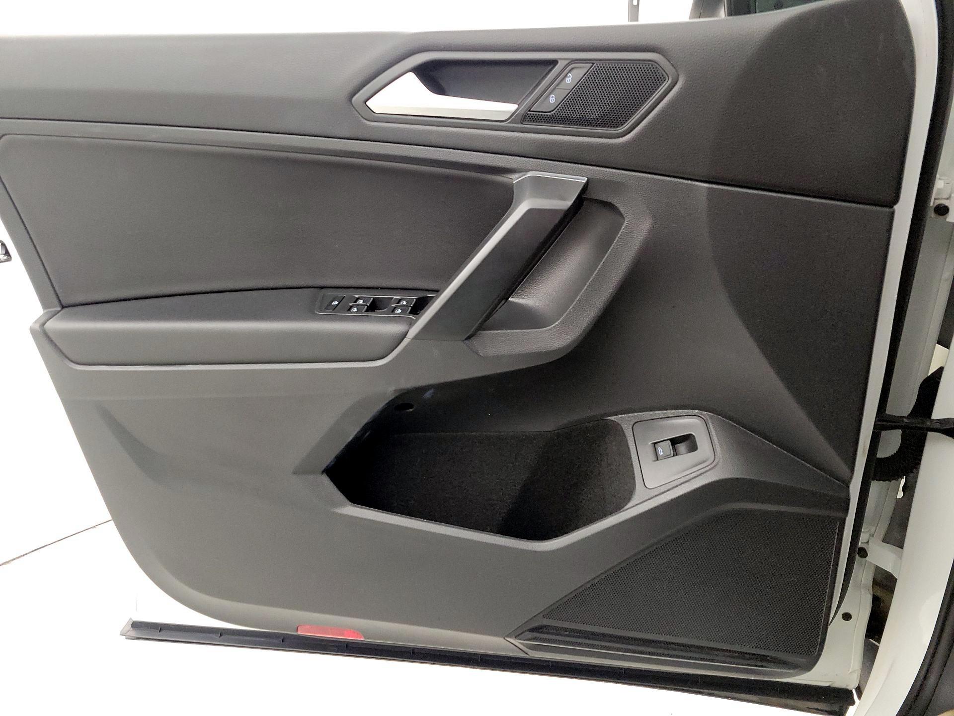 Thumbnail: 2021 Volkswagen Tiguan - 12