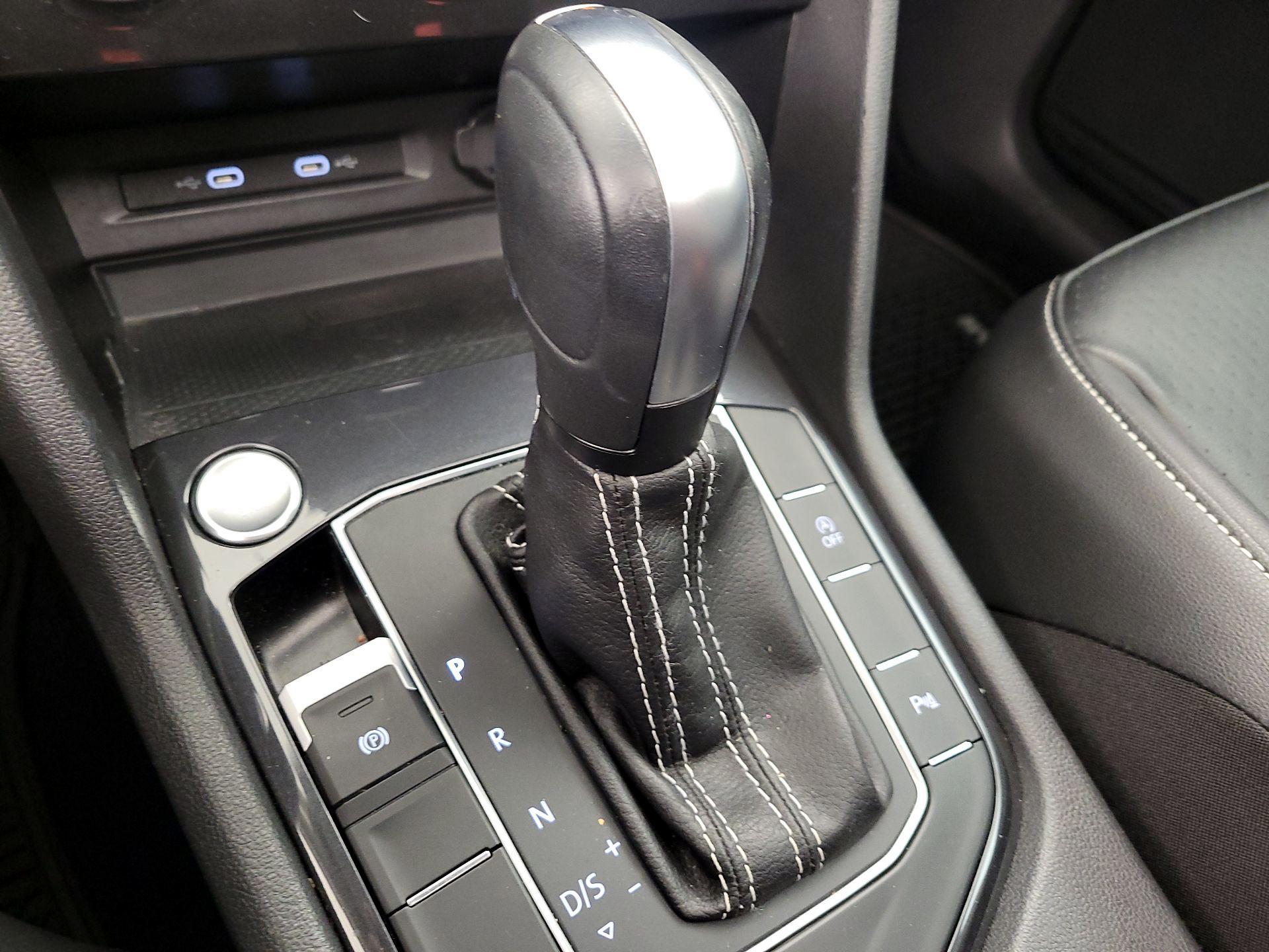 Thumbnail: 2021 Volkswagen Tiguan - 18