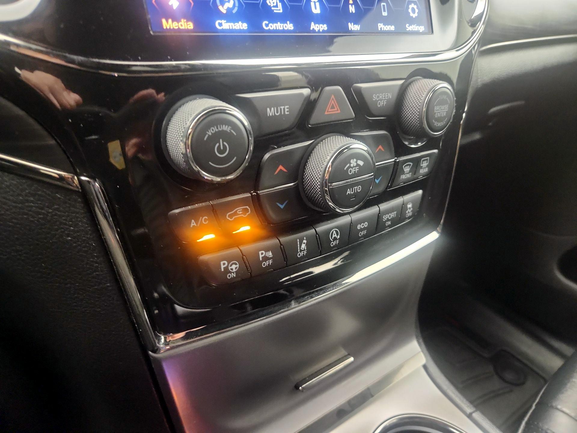 Thumbnail: 2021 Jeep Grand Cherokee - 16