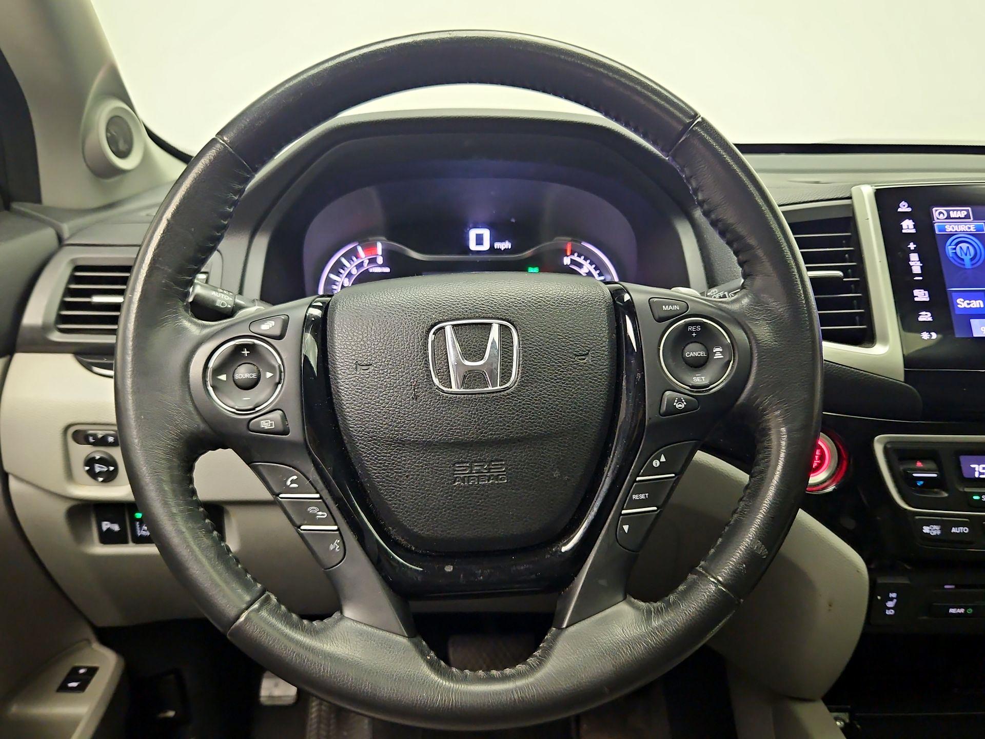 Thumbnail: 2017 Honda Pilot - 10