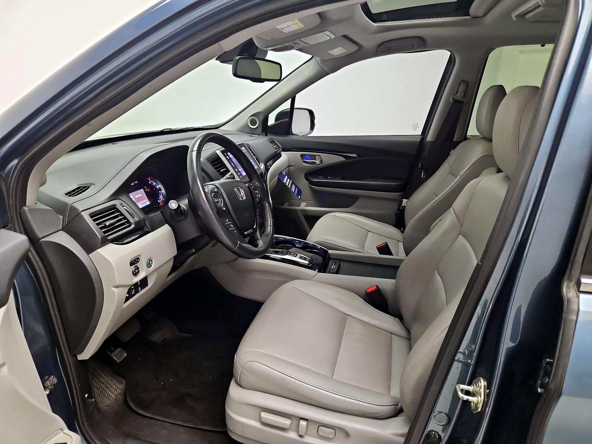 Thumbnail: 2017 Honda Pilot - 11