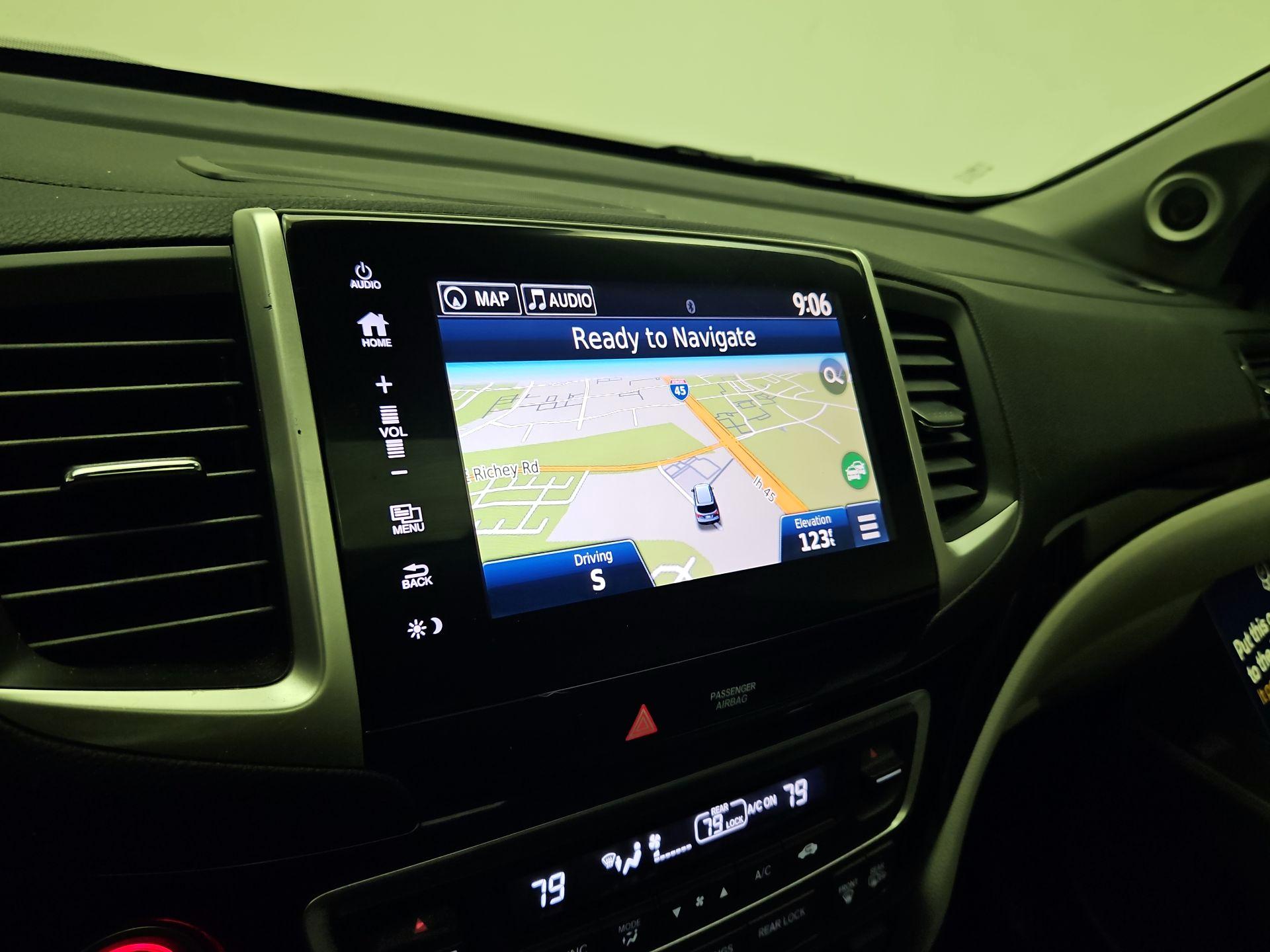 Thumbnail: 2017 Honda Pilot - 14