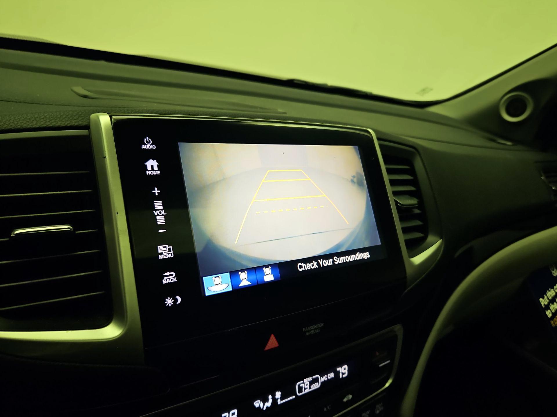 Thumbnail: 2017 Honda Pilot - 15