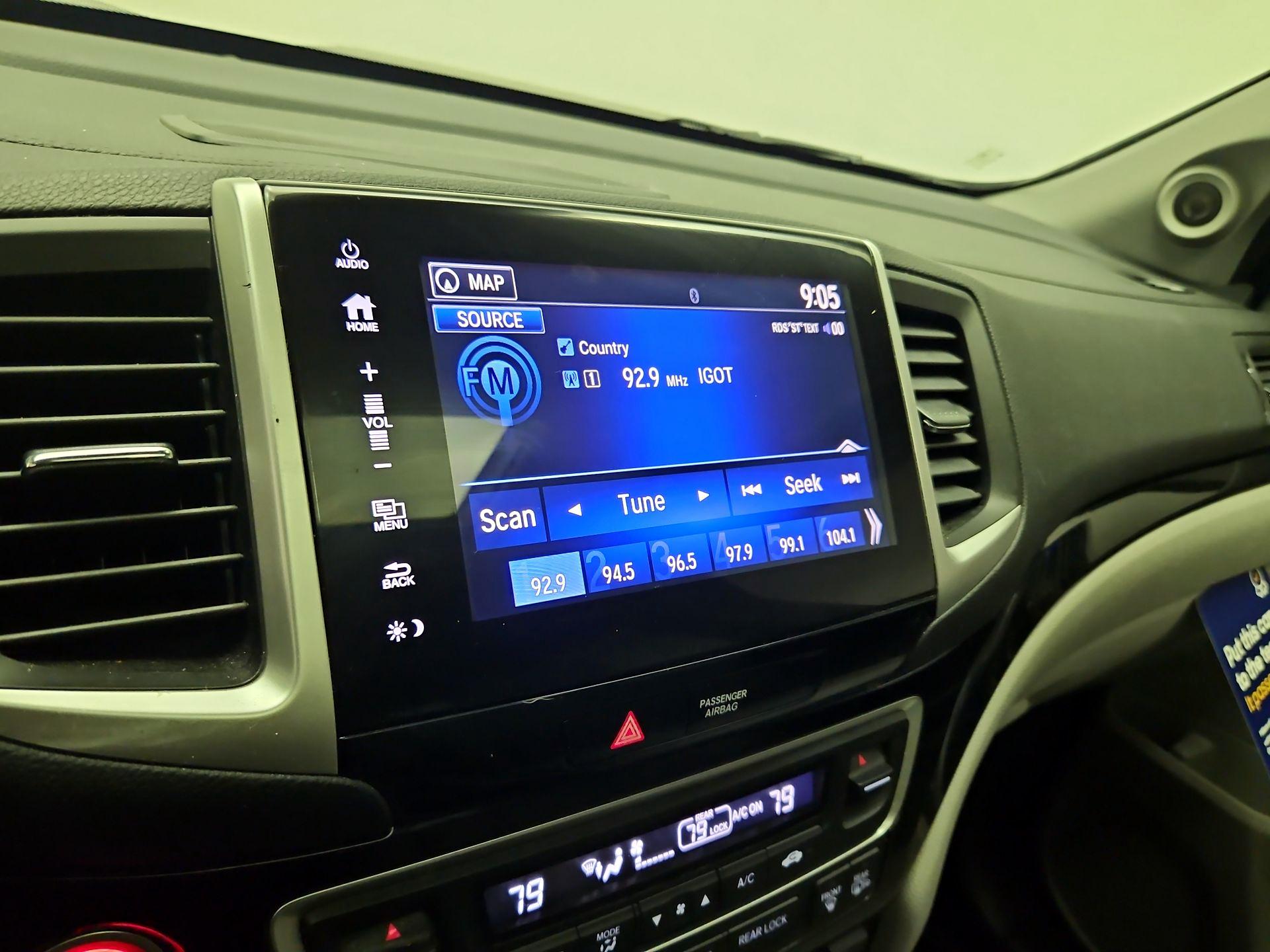 Thumbnail: 2017 Honda Pilot - 16