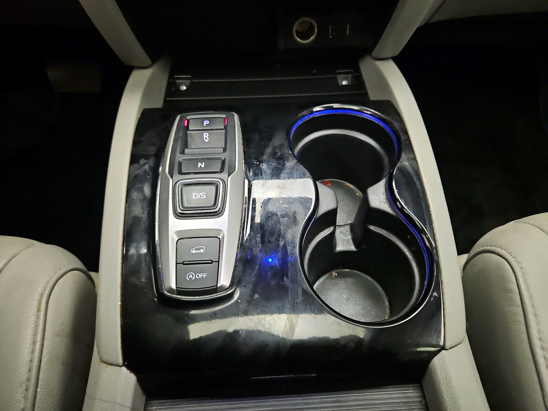 Thumbnail: 2017 Honda Pilot - 18