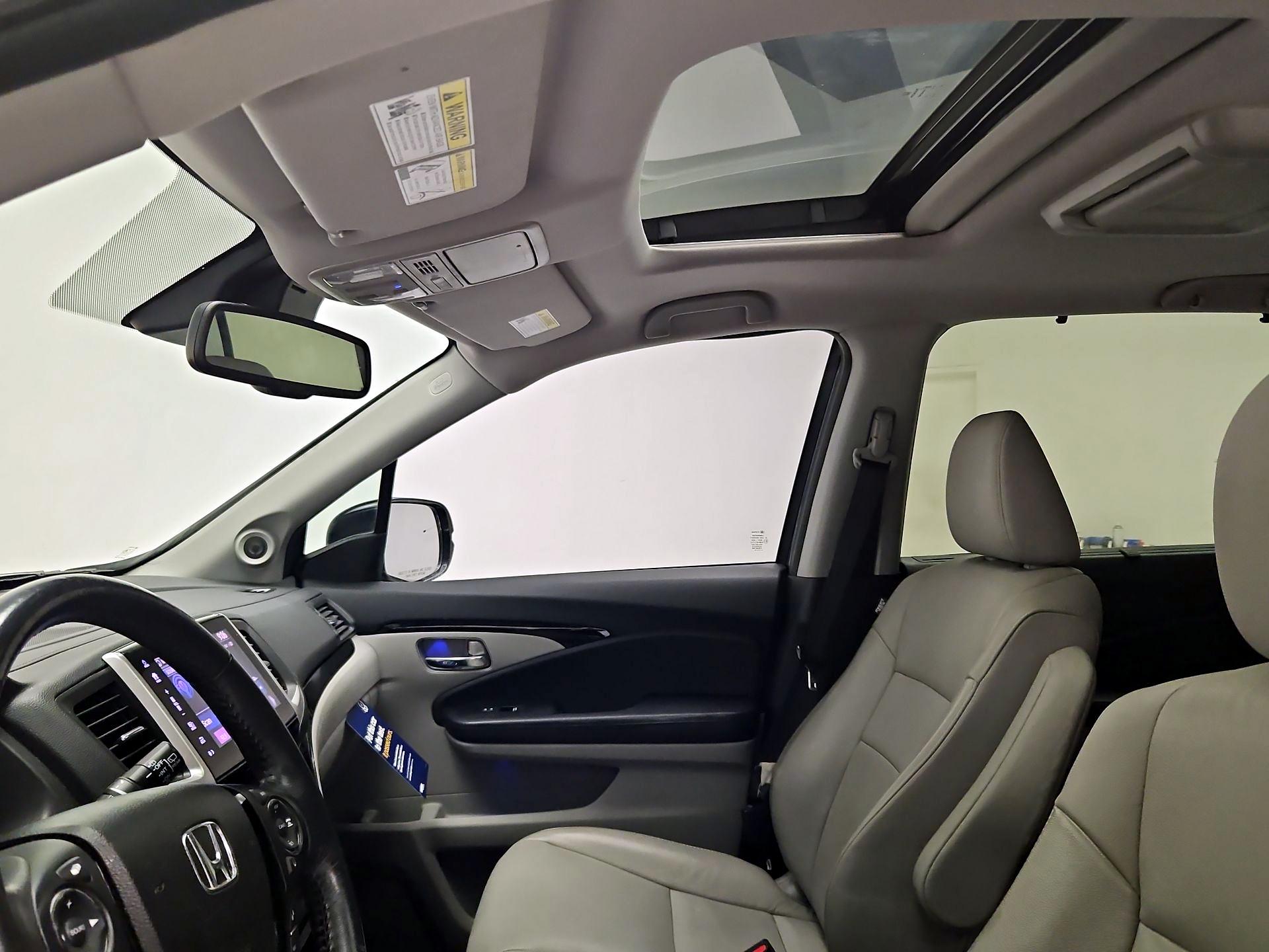 Thumbnail: 2017 Honda Pilot - 20