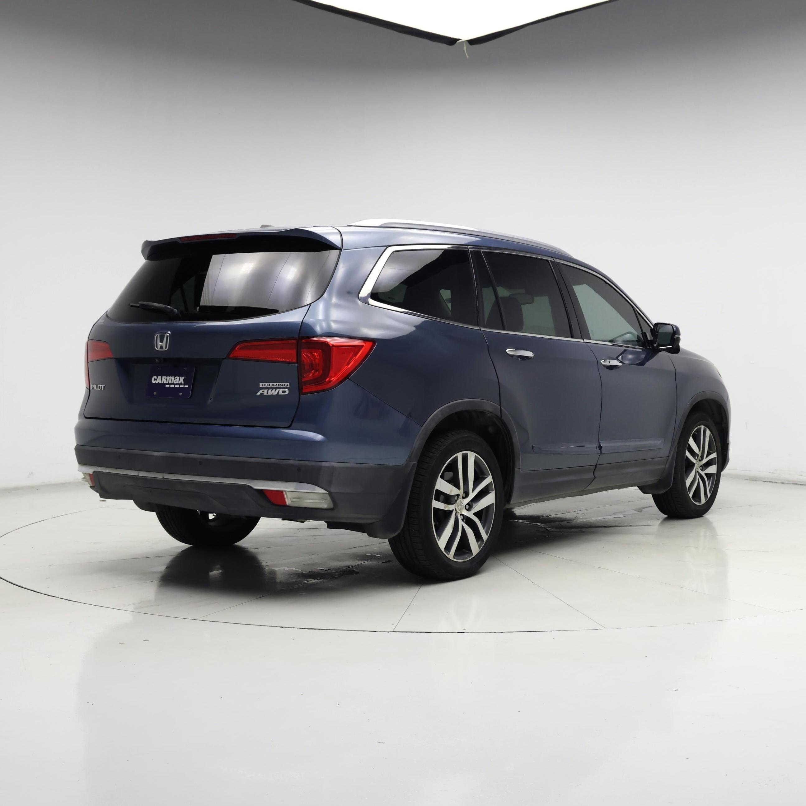 Thumbnail: 2017 Honda Pilot - 8