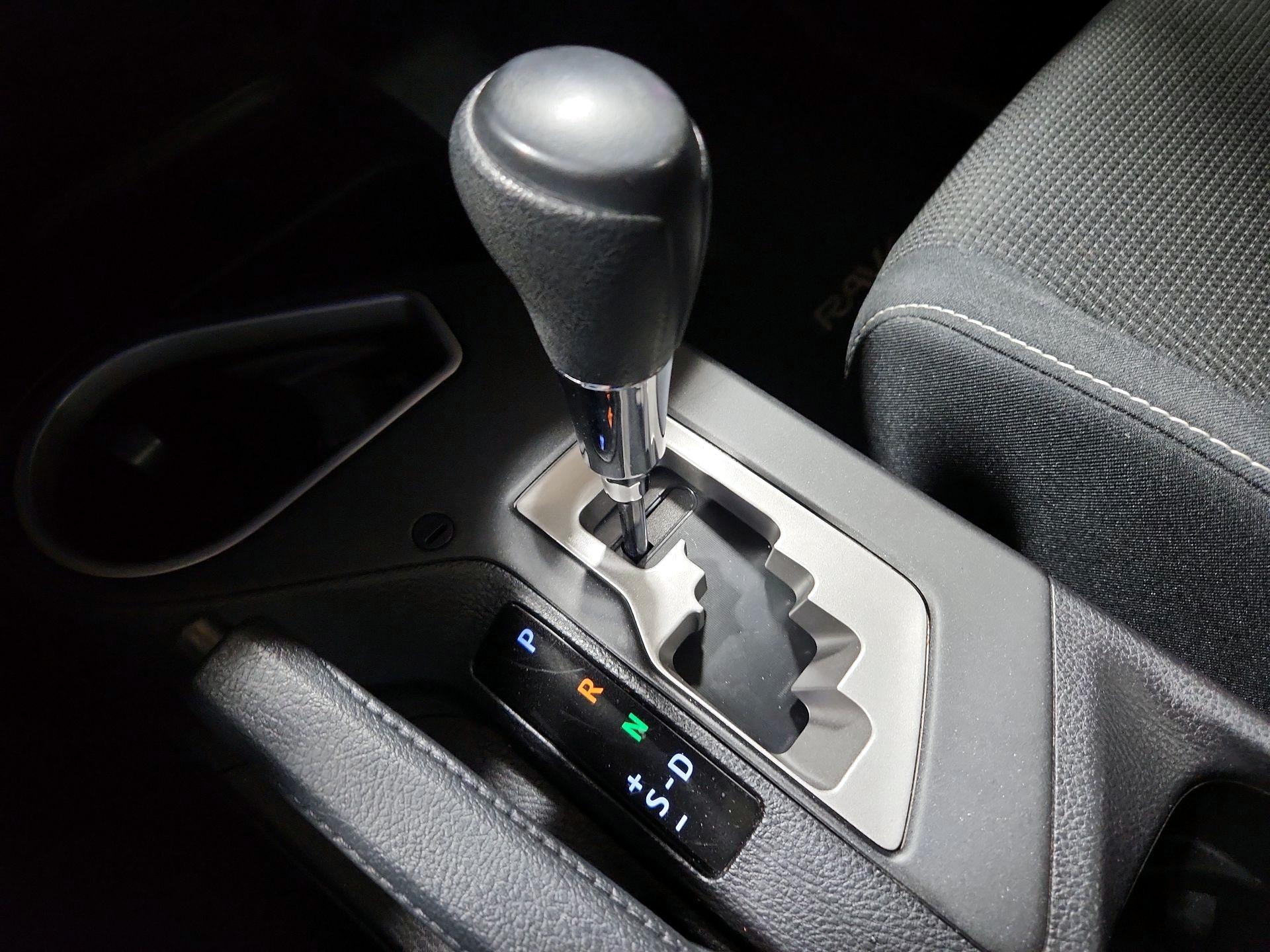 Thumbnail: 2018 Toyota RAV4 - 15