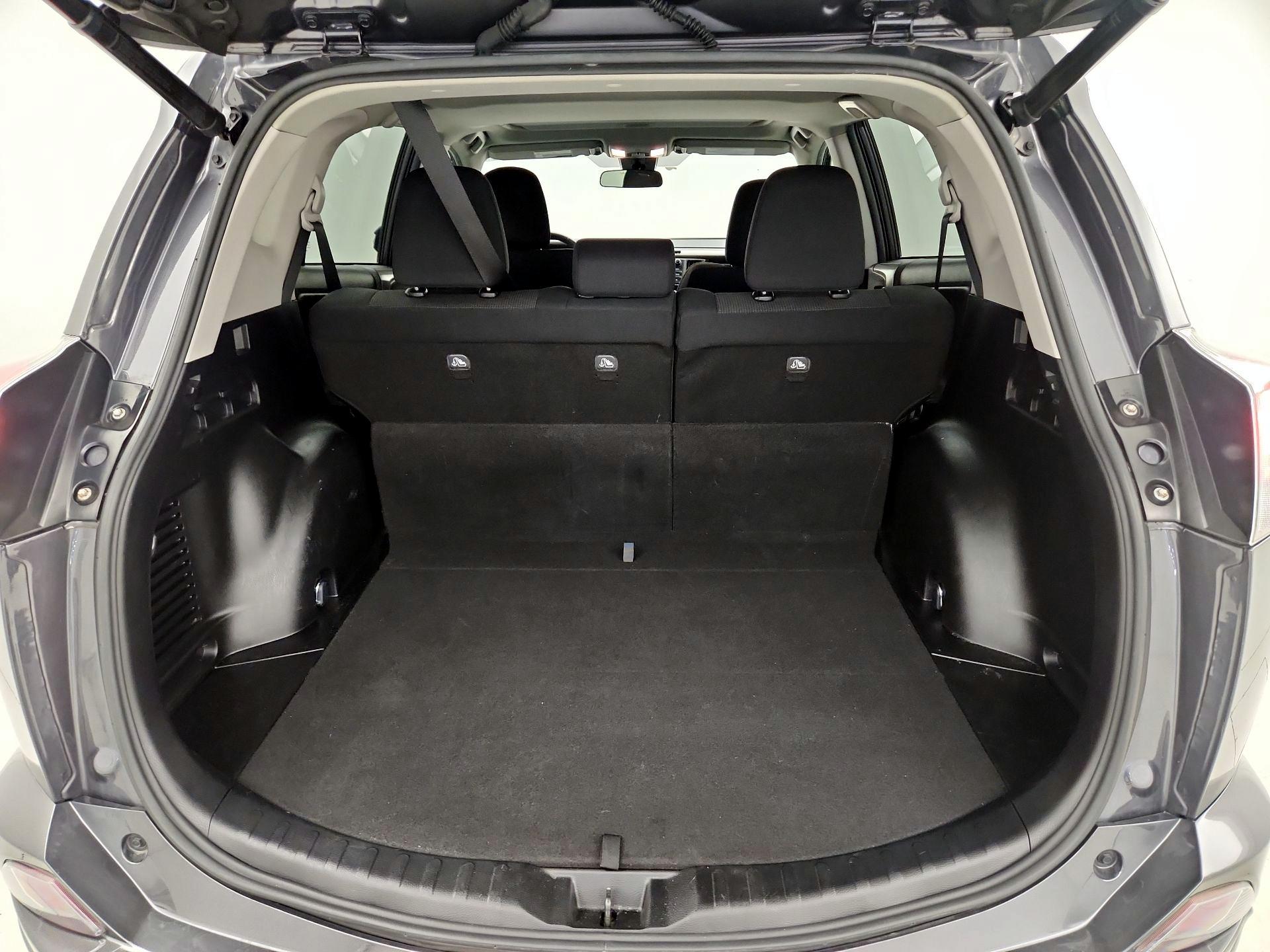 Thumbnail: 2018 Toyota RAV4 - 16