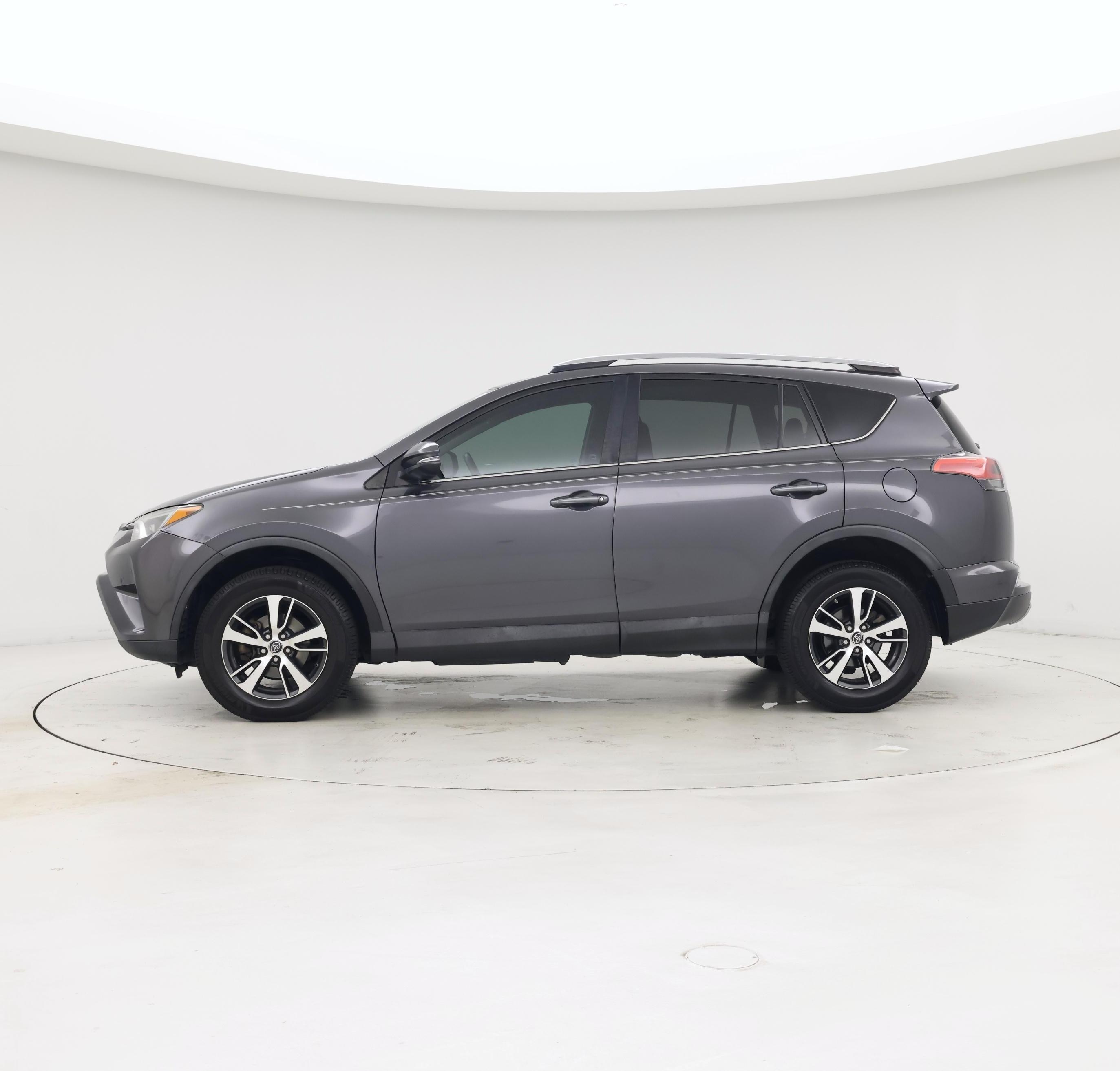Thumbnail: 2018 Toyota RAV4 - 3