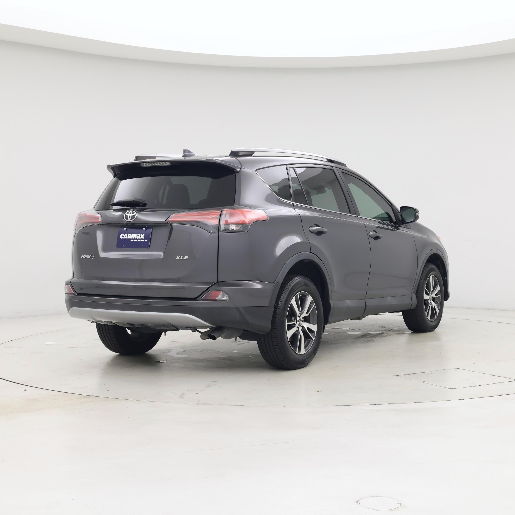 Thumbnail: 2018 Toyota RAV4 - 8