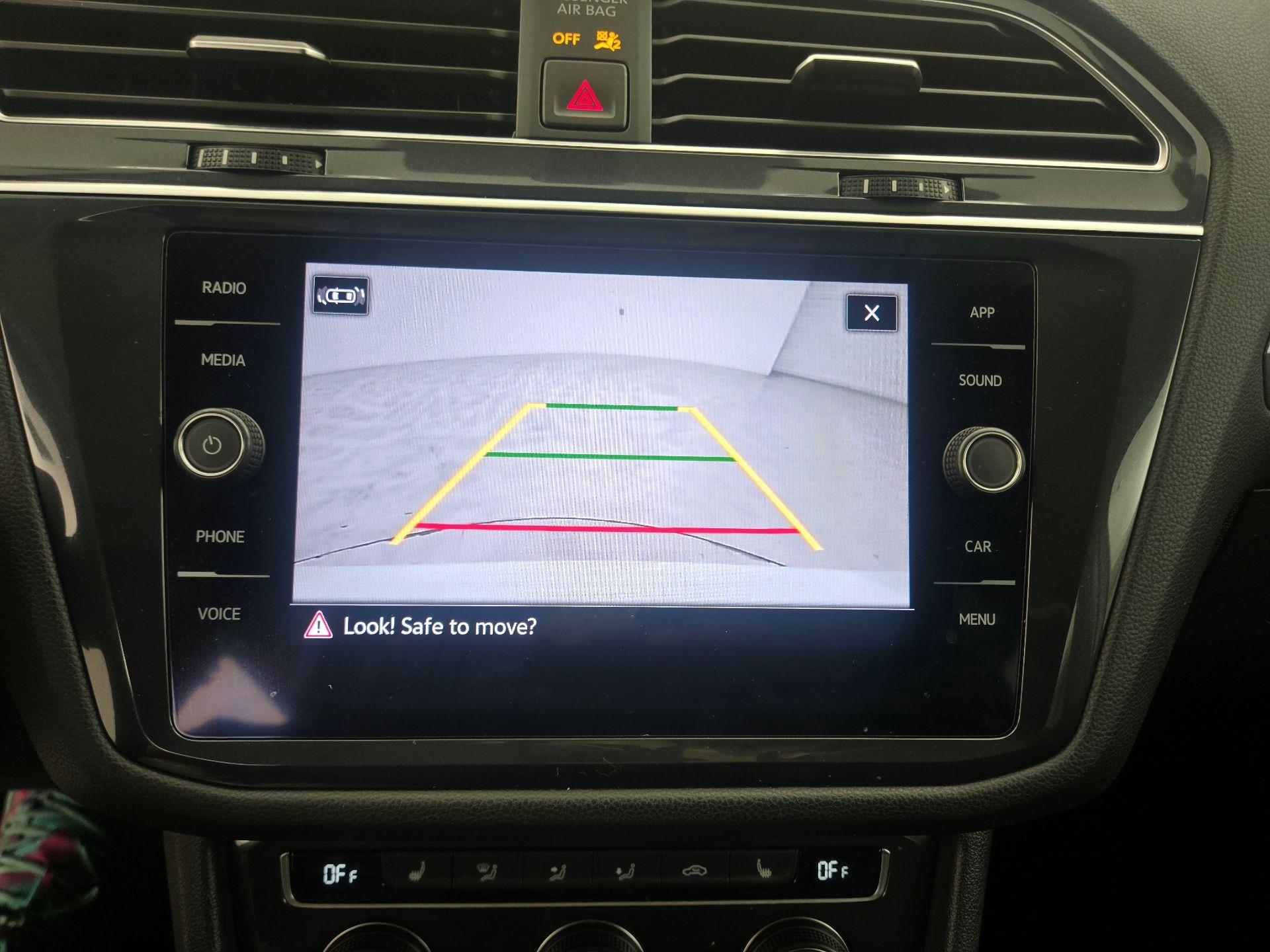 Thumbnail: 2021 Volkswagen Tiguan - 14