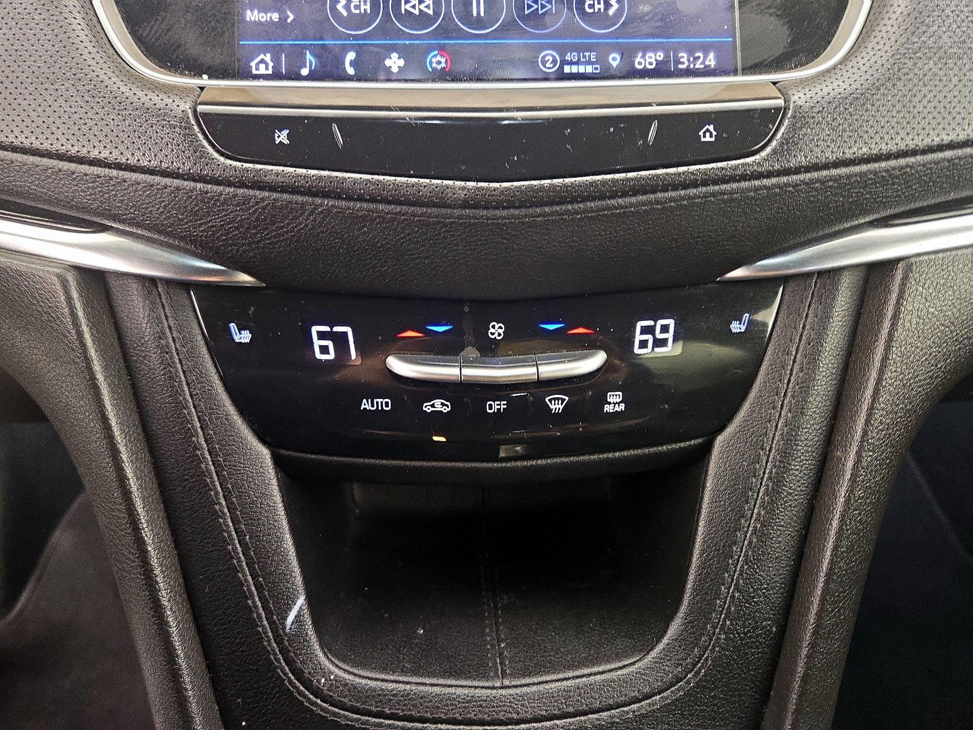 Thumbnail: 2022 Cadillac XT6 - 16