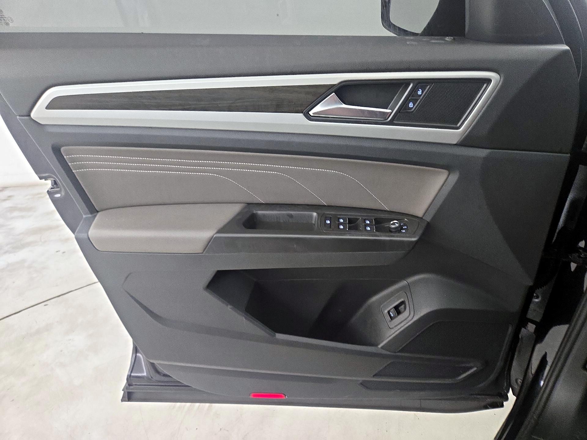 Thumbnail: 2023 Volkswagen Atlas - 12