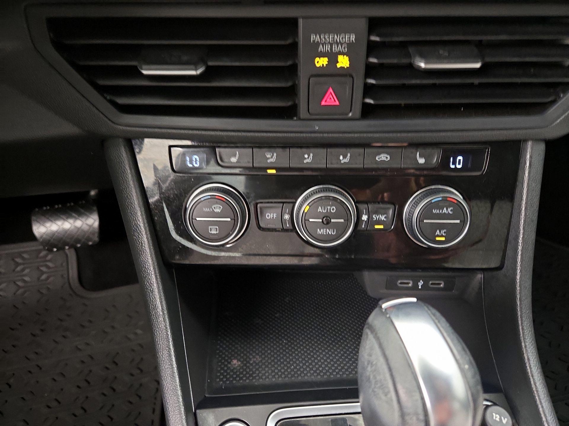 Thumbnail: 2020 Volkswagen Jetta - 16