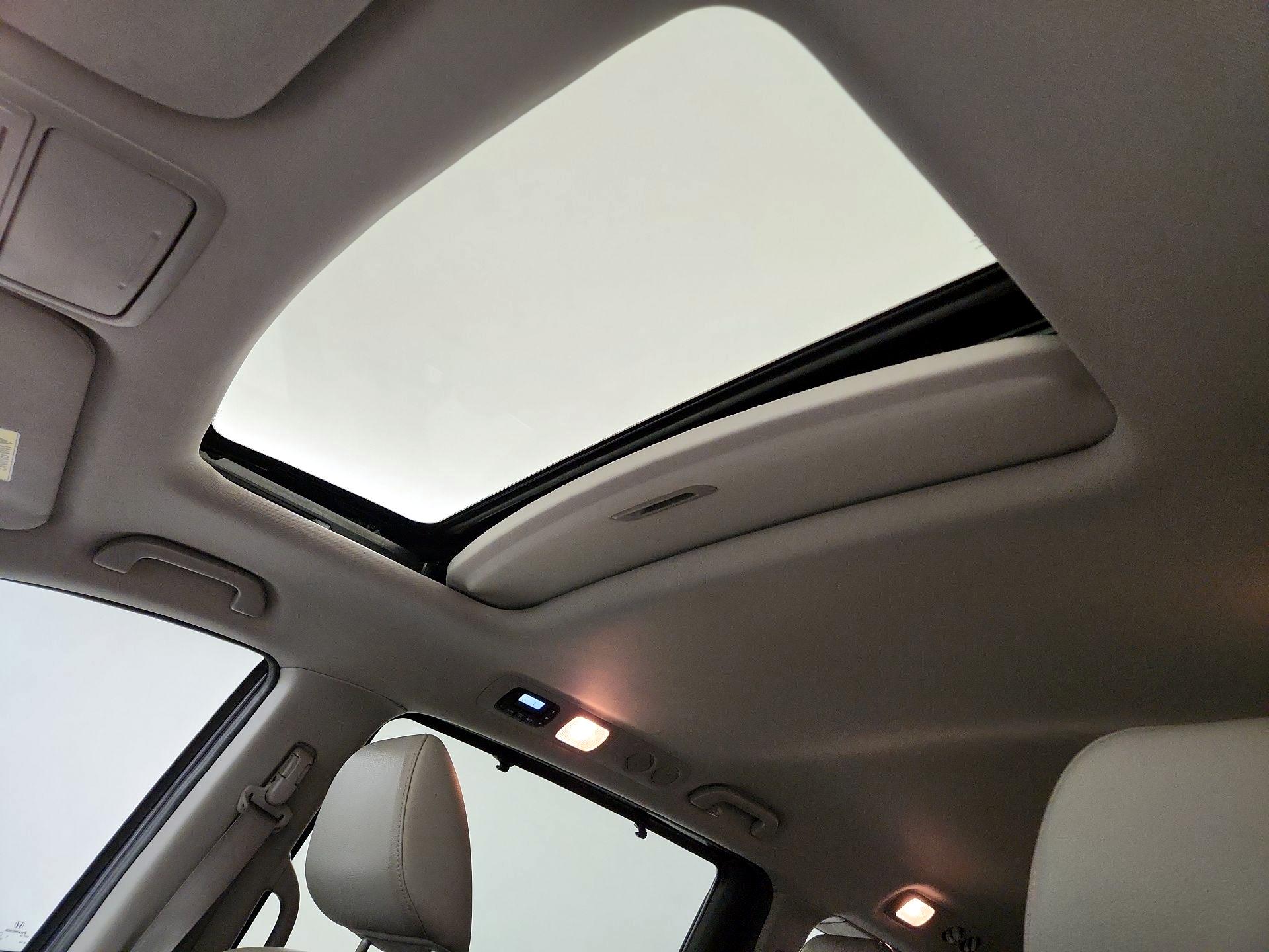 Thumbnail: 2016 Honda Odyssey - 17