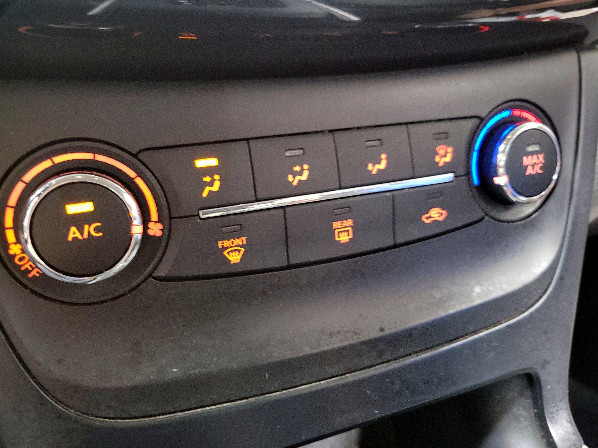 Thumbnail: 2019 Nissan Sentra - 16