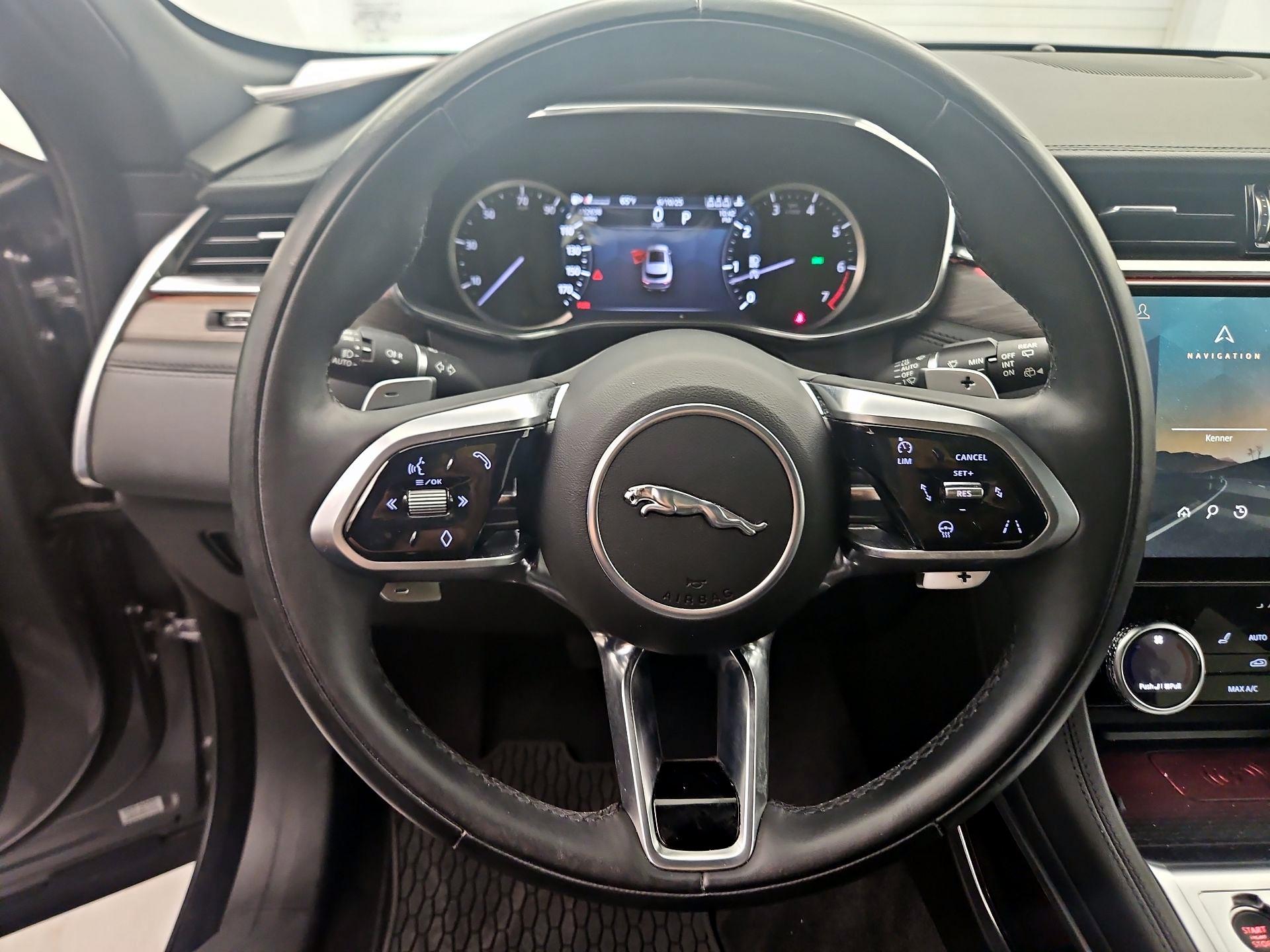 Thumbnail: 2023 Jaguar F-Pace - 10