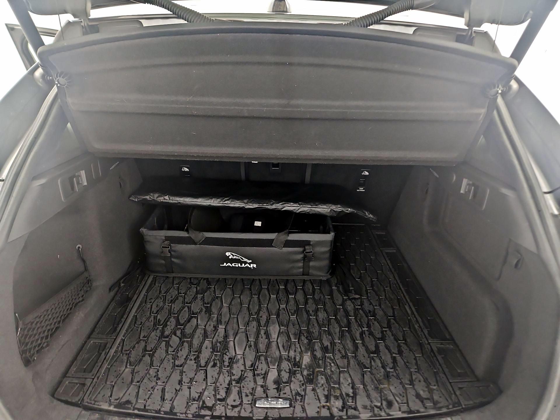 Thumbnail: 2023 Jaguar F-Pace - 18