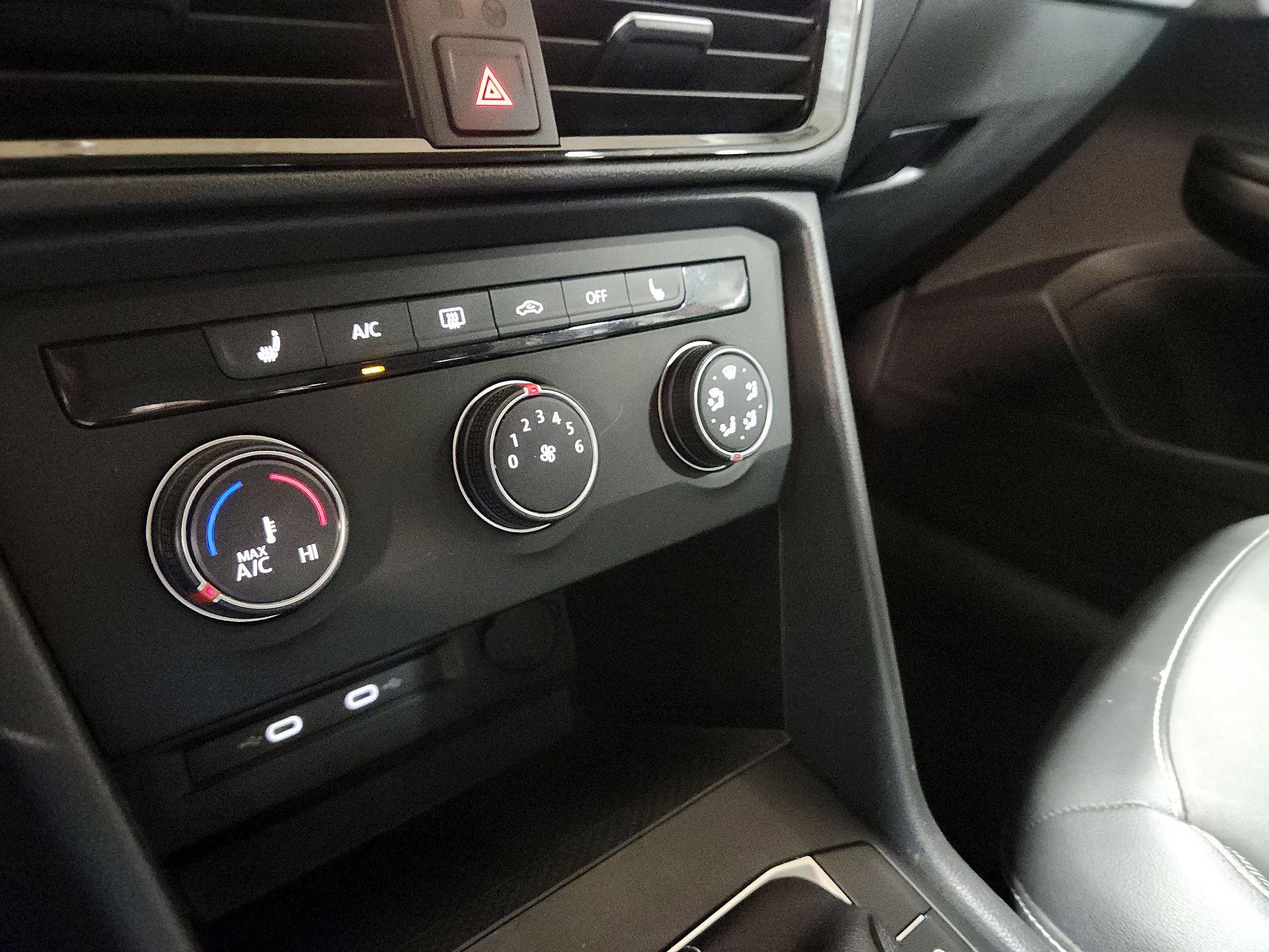 Thumbnail: 2022 Volkswagen Taos - 14