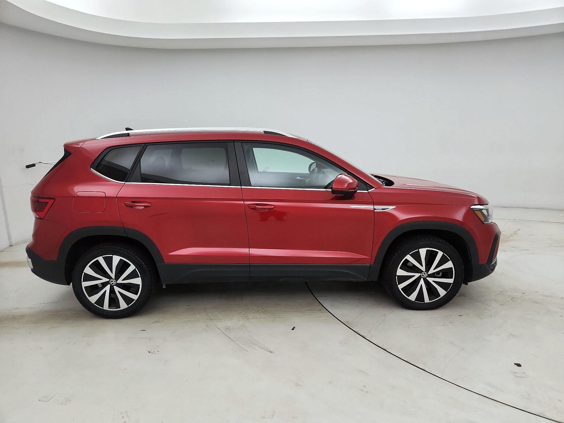 Thumbnail: 2022 Volkswagen Taos - 4