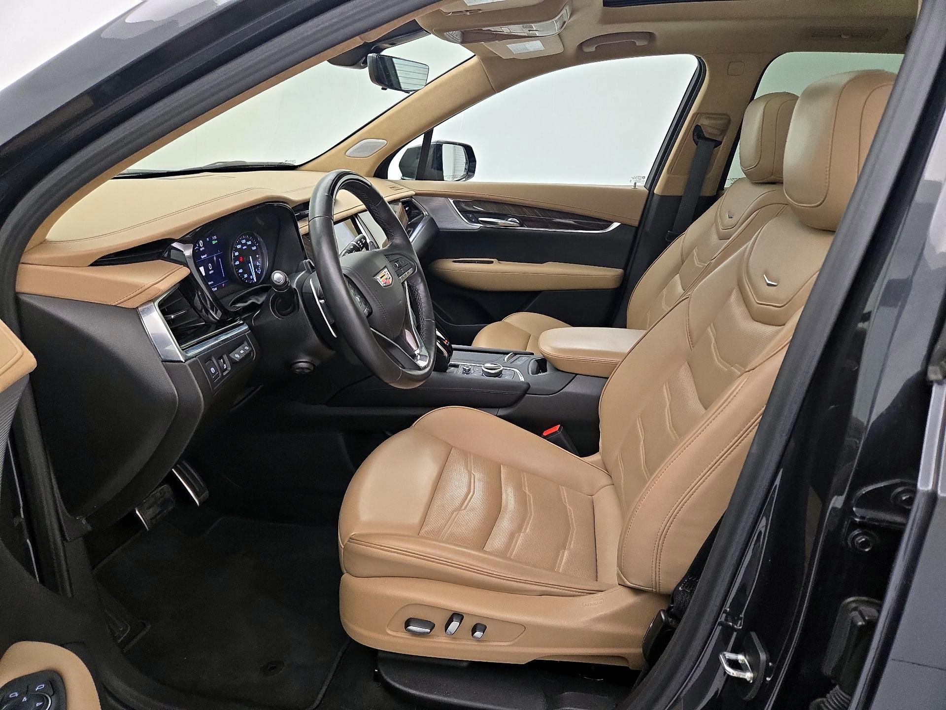 Thumbnail: 2023 Cadillac XT6 - 11