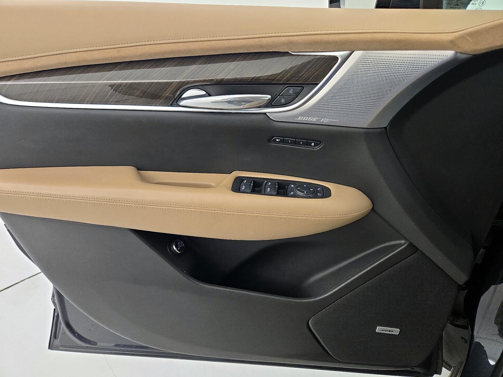 Thumbnail: 2023 Cadillac XT6 - 12