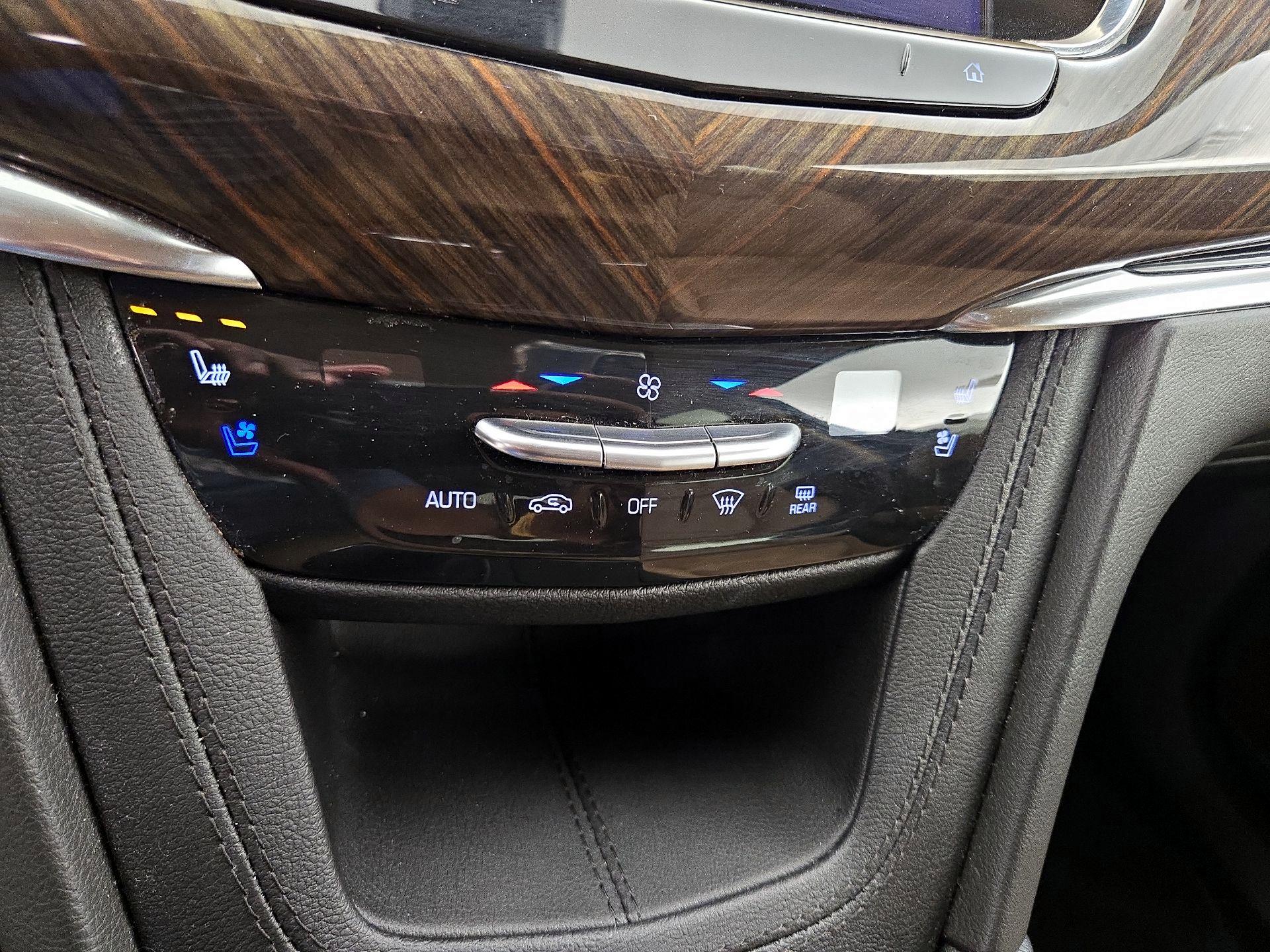 Thumbnail: 2023 Cadillac XT6 - 17