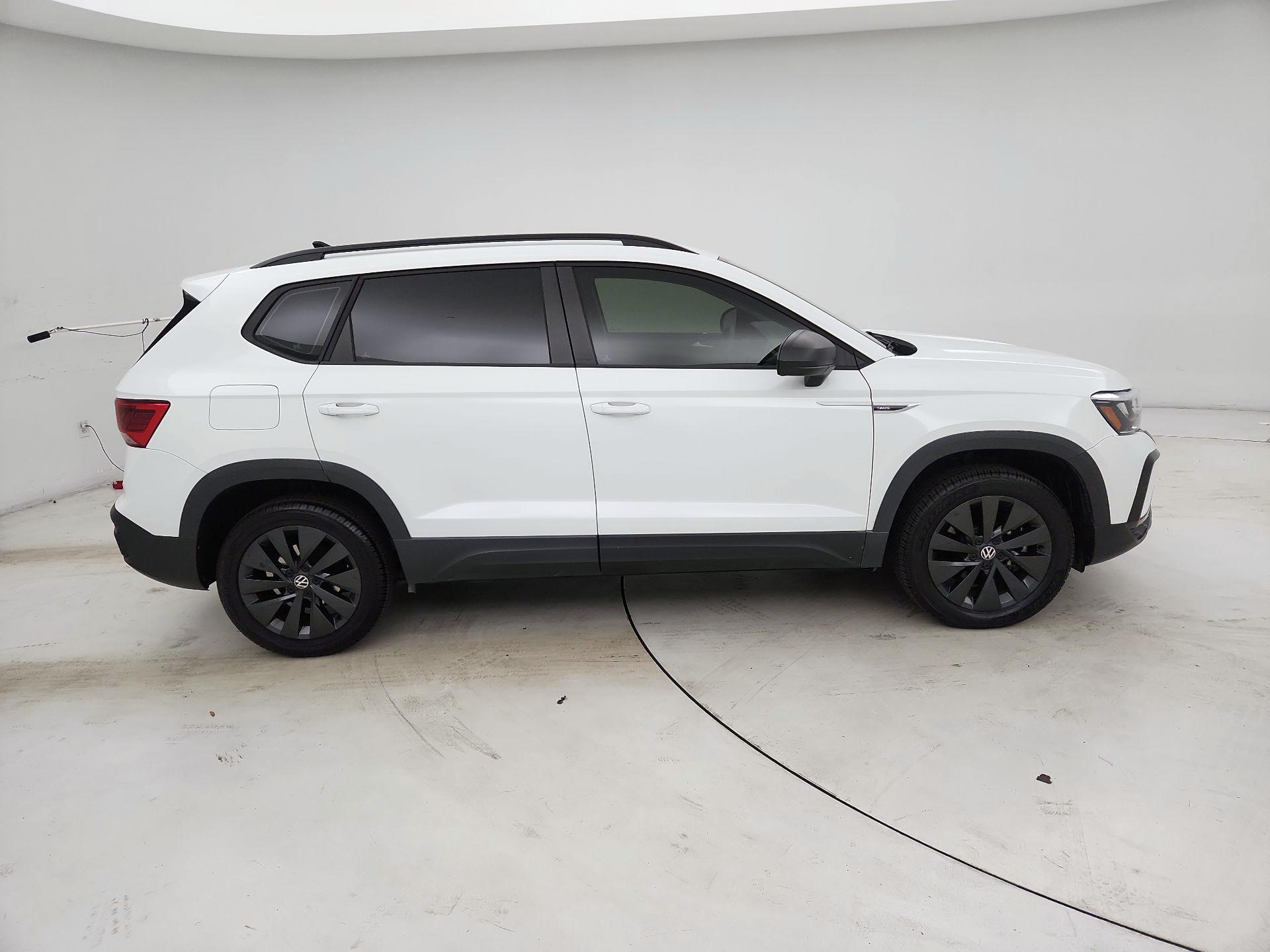 Thumbnail: 2023 Volkswagen Taos - 4