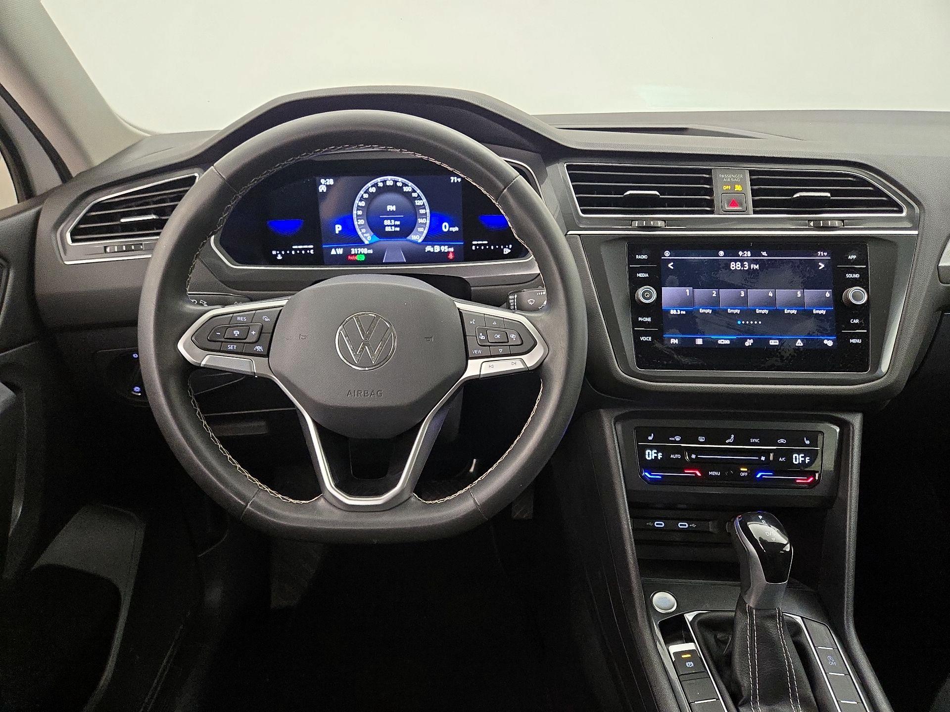 Thumbnail: 2023 Volkswagen Tiguan - 10