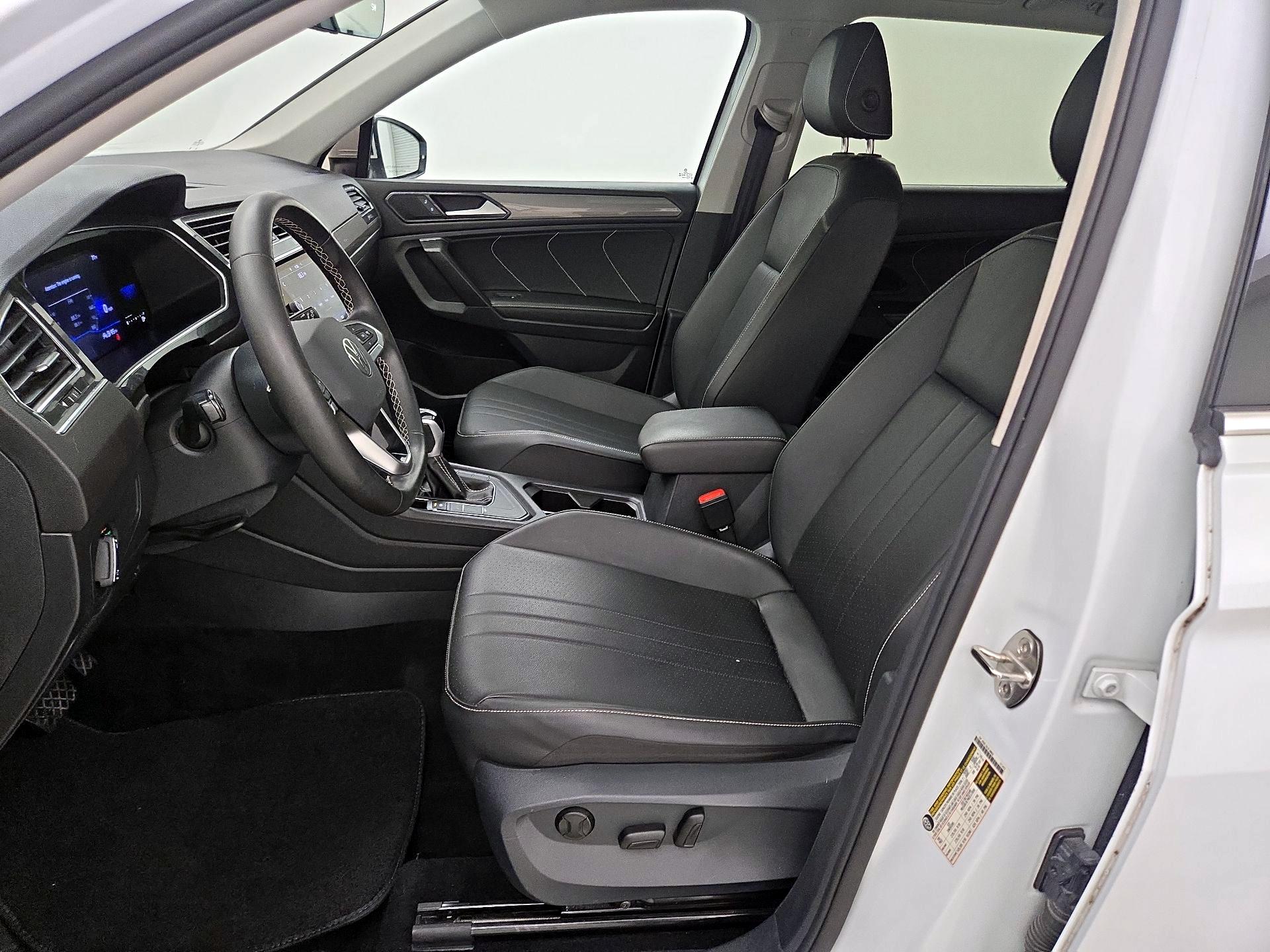 Thumbnail: 2023 Volkswagen Tiguan - 11