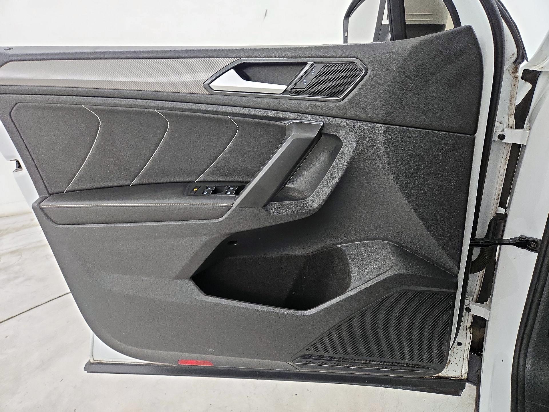 Thumbnail: 2023 Volkswagen Tiguan - 12