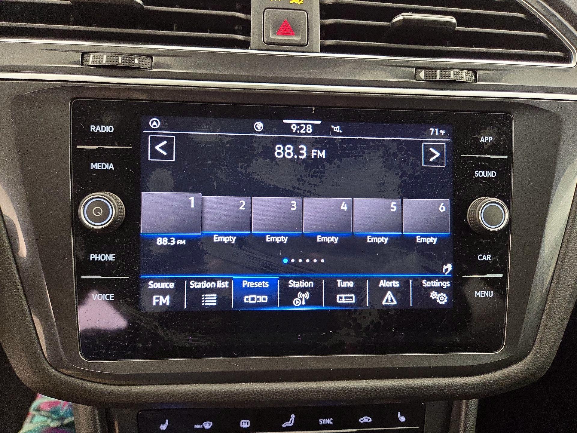 Thumbnail: 2023 Volkswagen Tiguan - 15