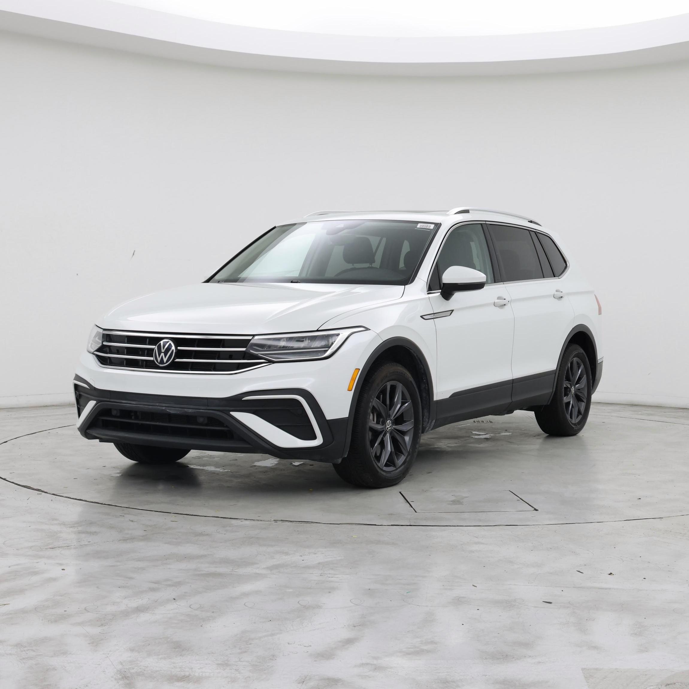 Thumbnail: 2023 Volkswagen Tiguan - 4