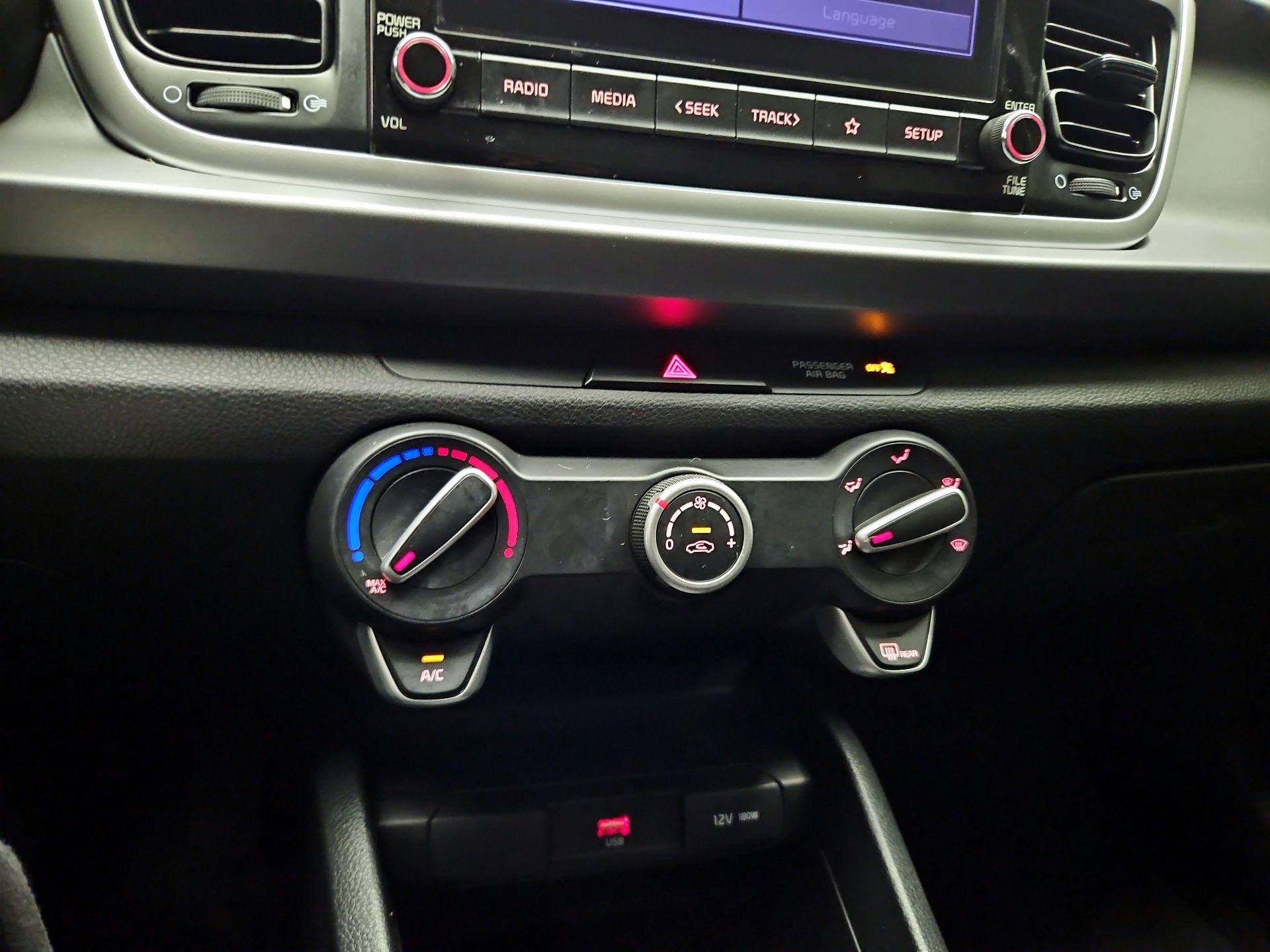 Thumbnail: 2022 Kia Rio - 15