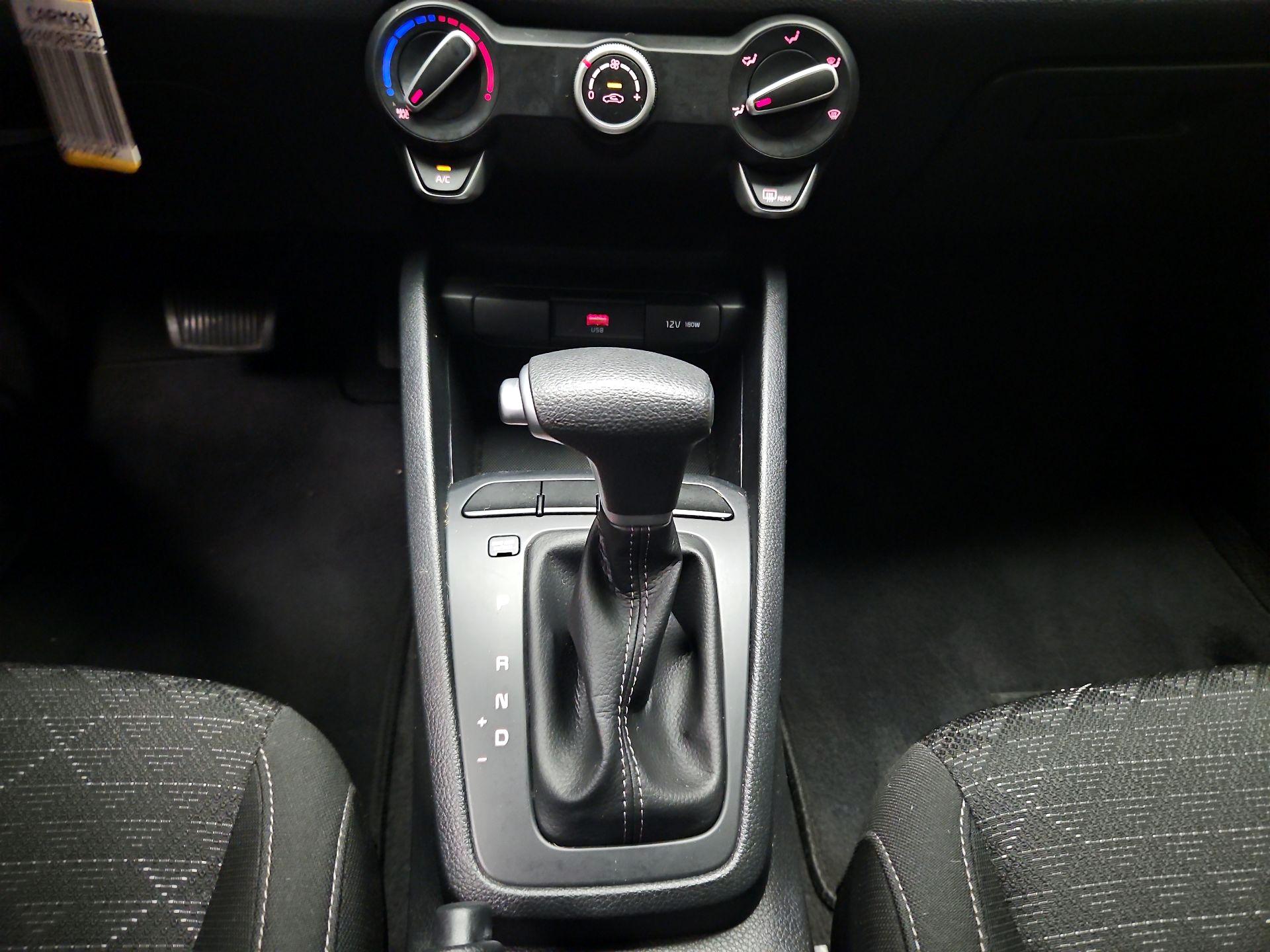 Thumbnail: 2022 Kia Rio - 16