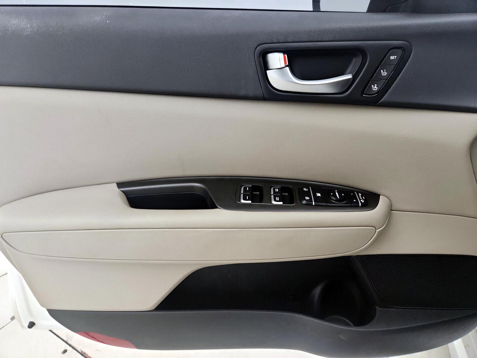 Thumbnail: 2017 Kia Optima - 12