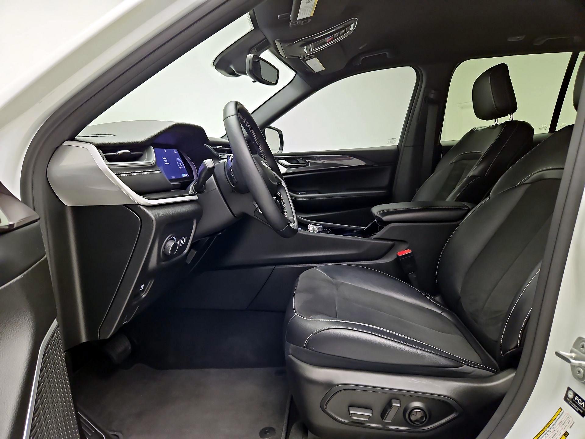 Thumbnail: 2022 Jeep Grand Cherokee - 11
