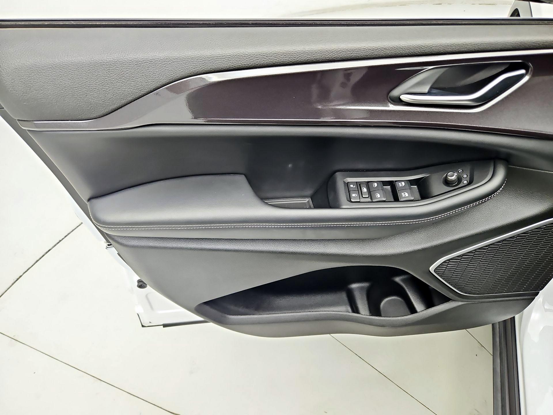 Thumbnail: 2022 Jeep Grand Cherokee - 12