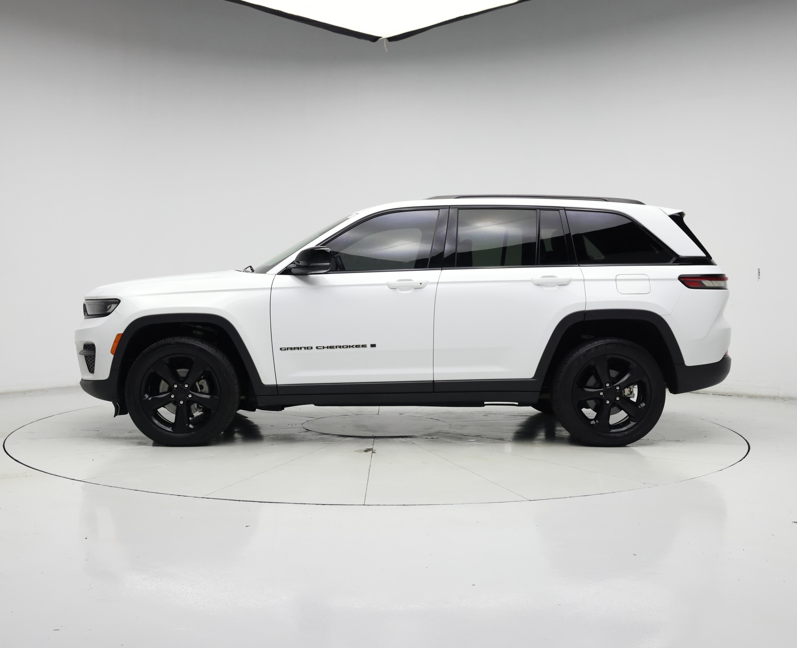 Thumbnail: 2022 Jeep Grand Cherokee - 3