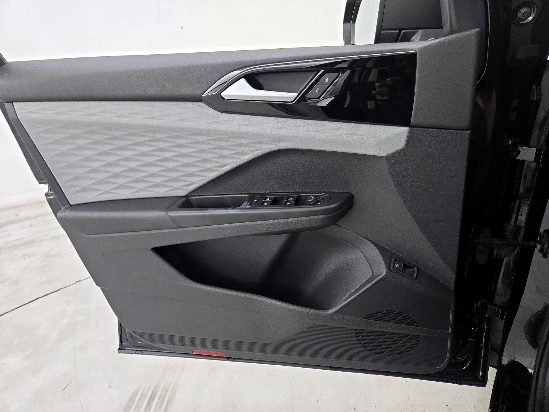 Thumbnail: 2023 Volkswagen Taos - 12