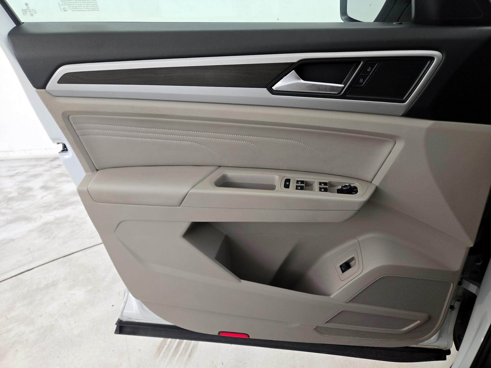 Thumbnail: 2023 Volkswagen Atlas - 12