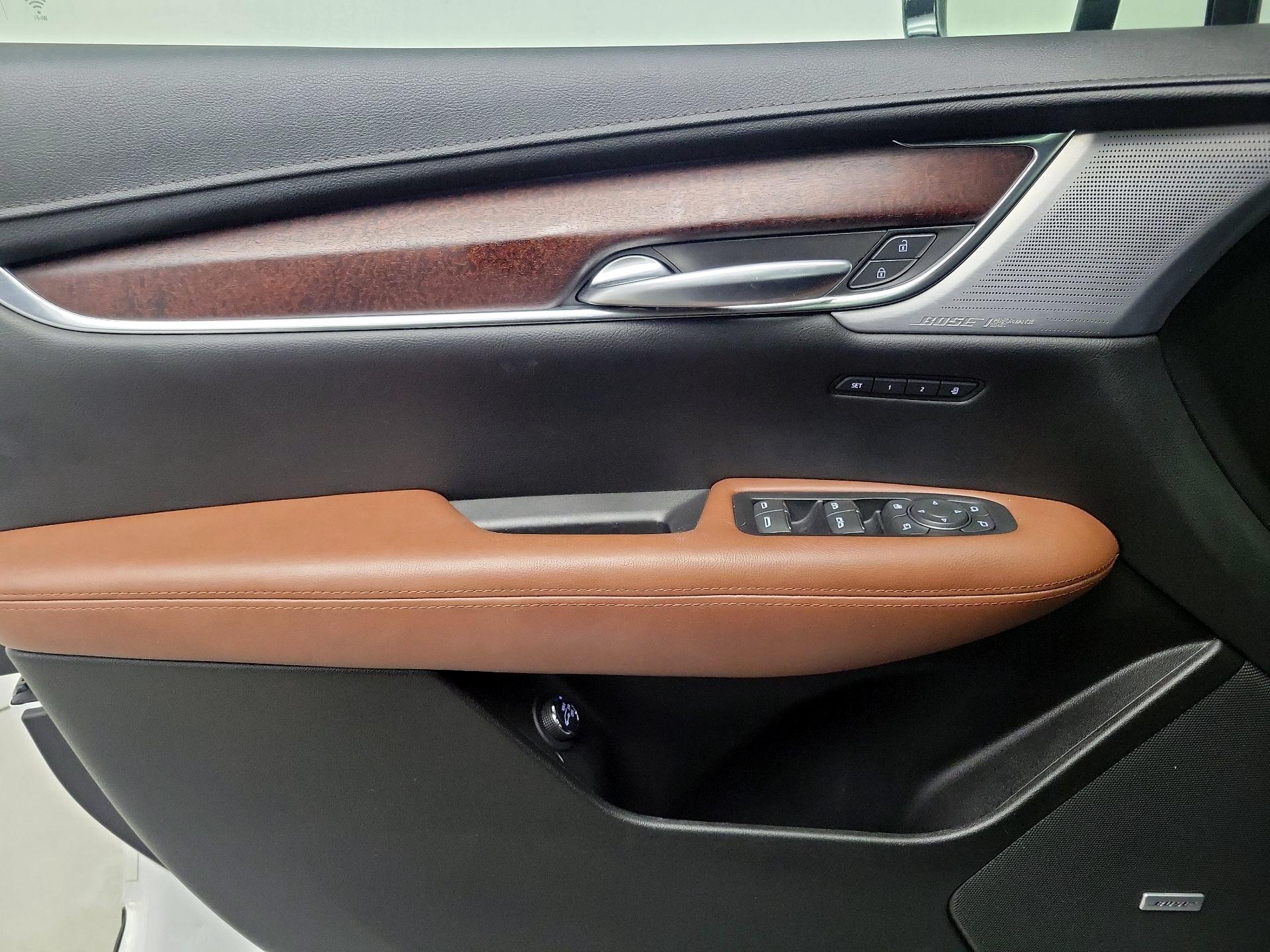 Thumbnail: 2023 Cadillac XT5 - 12