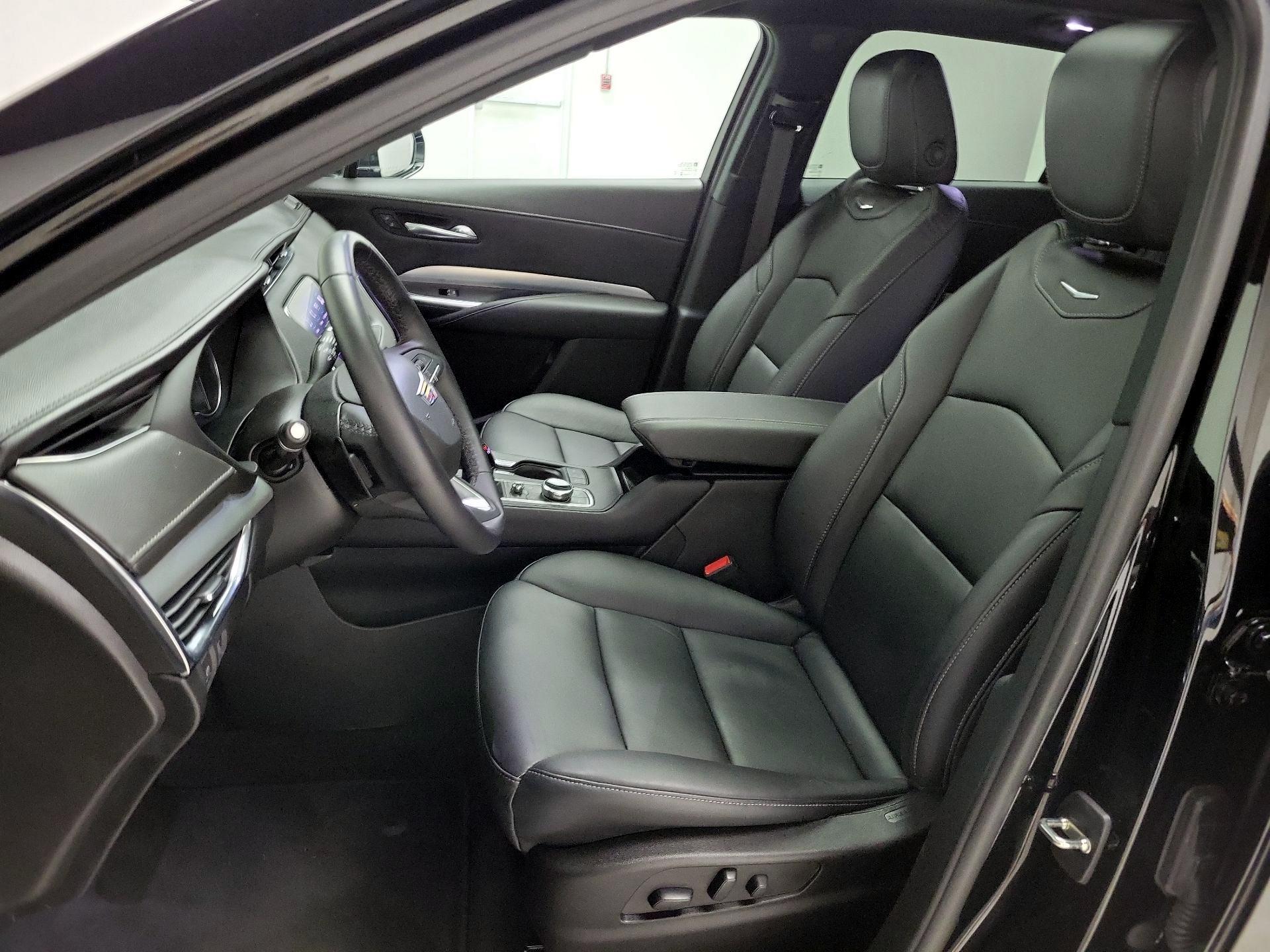 Thumbnail: 2023 Cadillac XT4 - 11