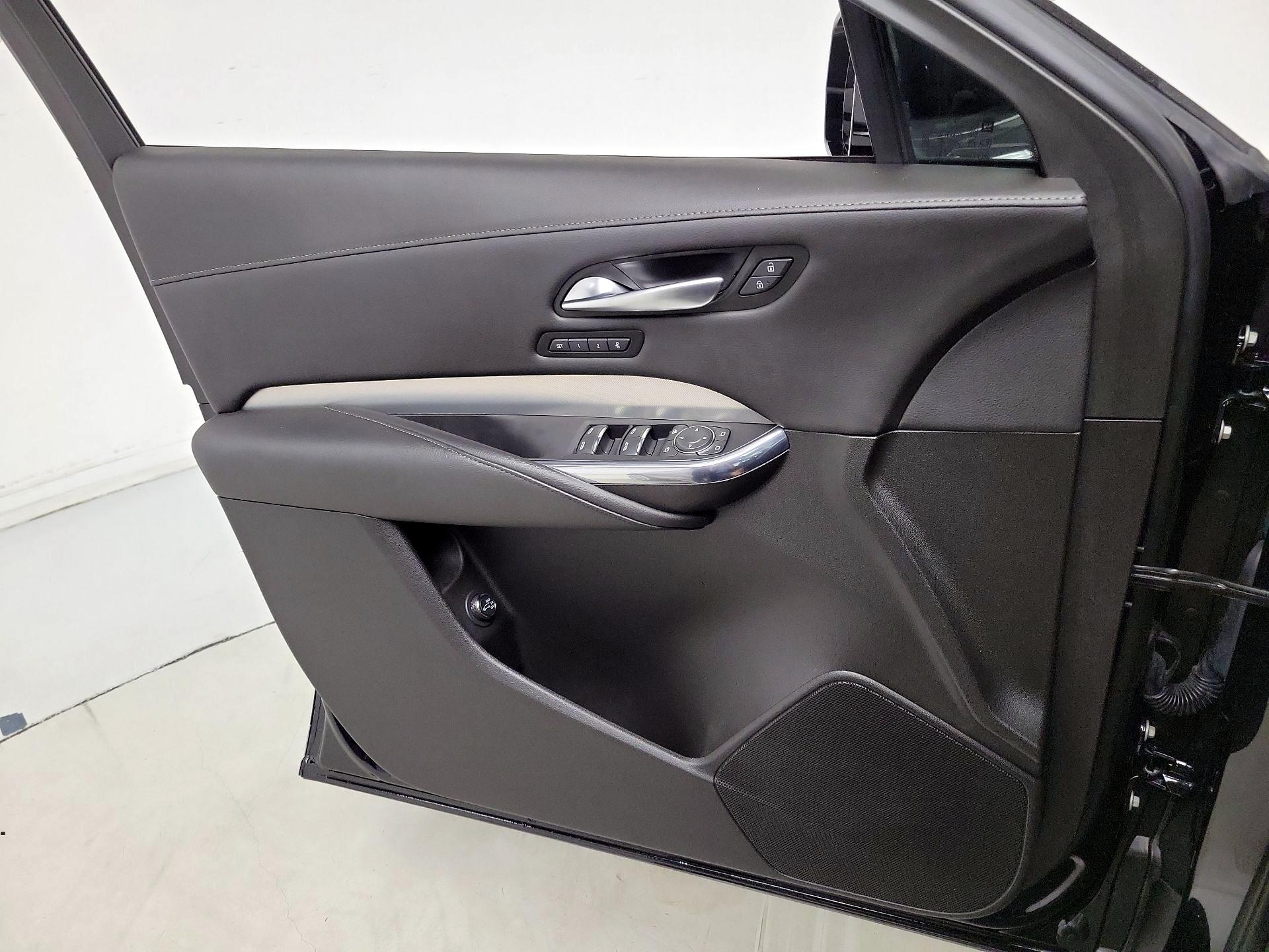 Thumbnail: 2023 Cadillac XT4 - 12