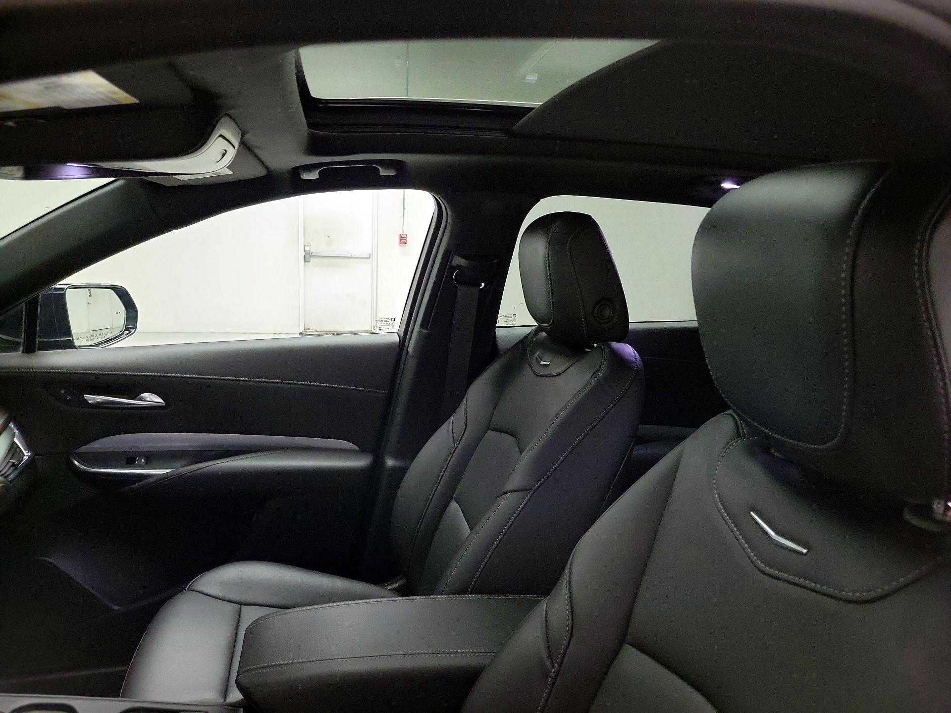 Thumbnail: 2023 Cadillac XT4 - 20