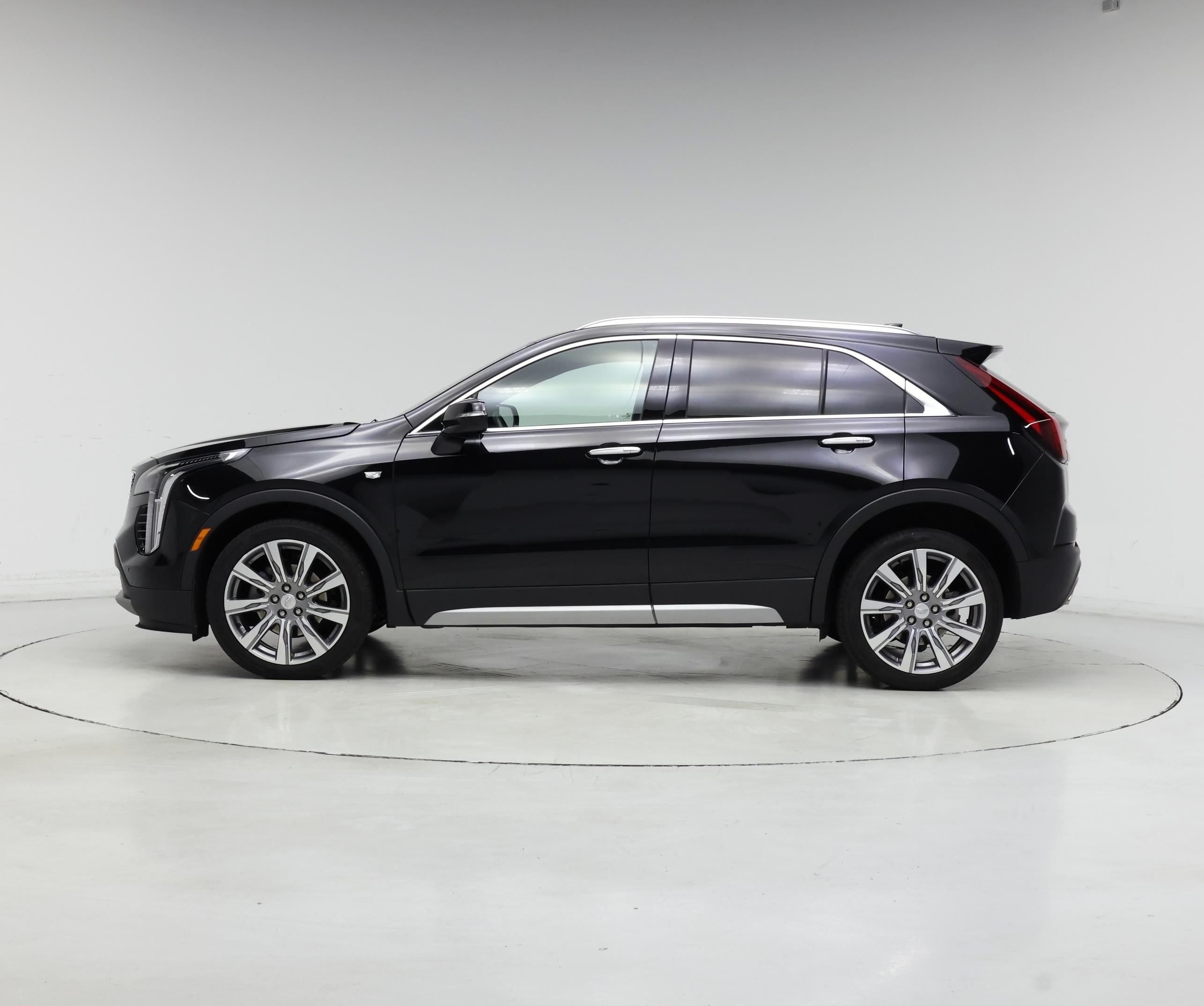 Thumbnail: 2023 Cadillac XT4 - 3