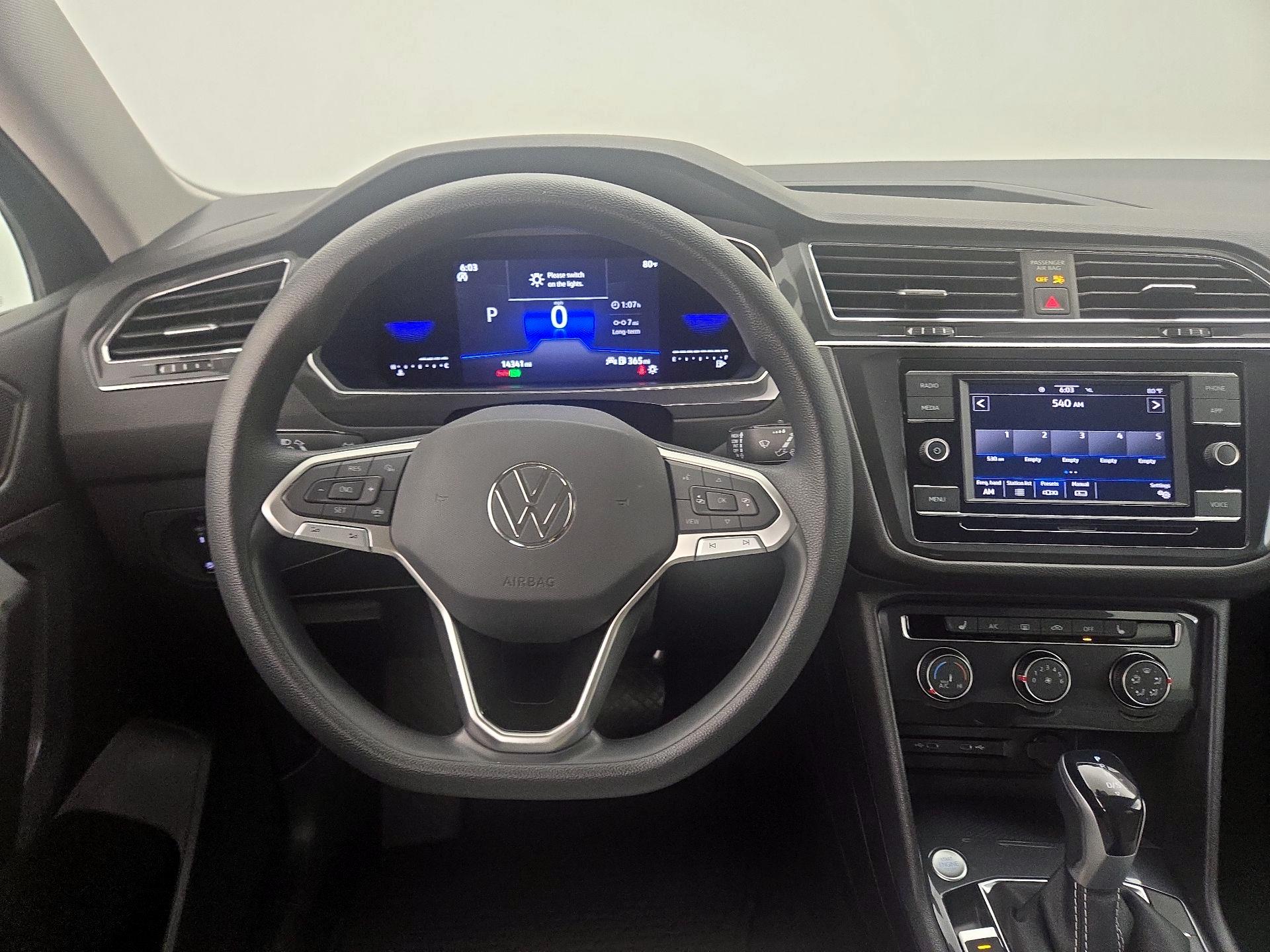 Thumbnail: 2023 Volkswagen Tiguan - 10