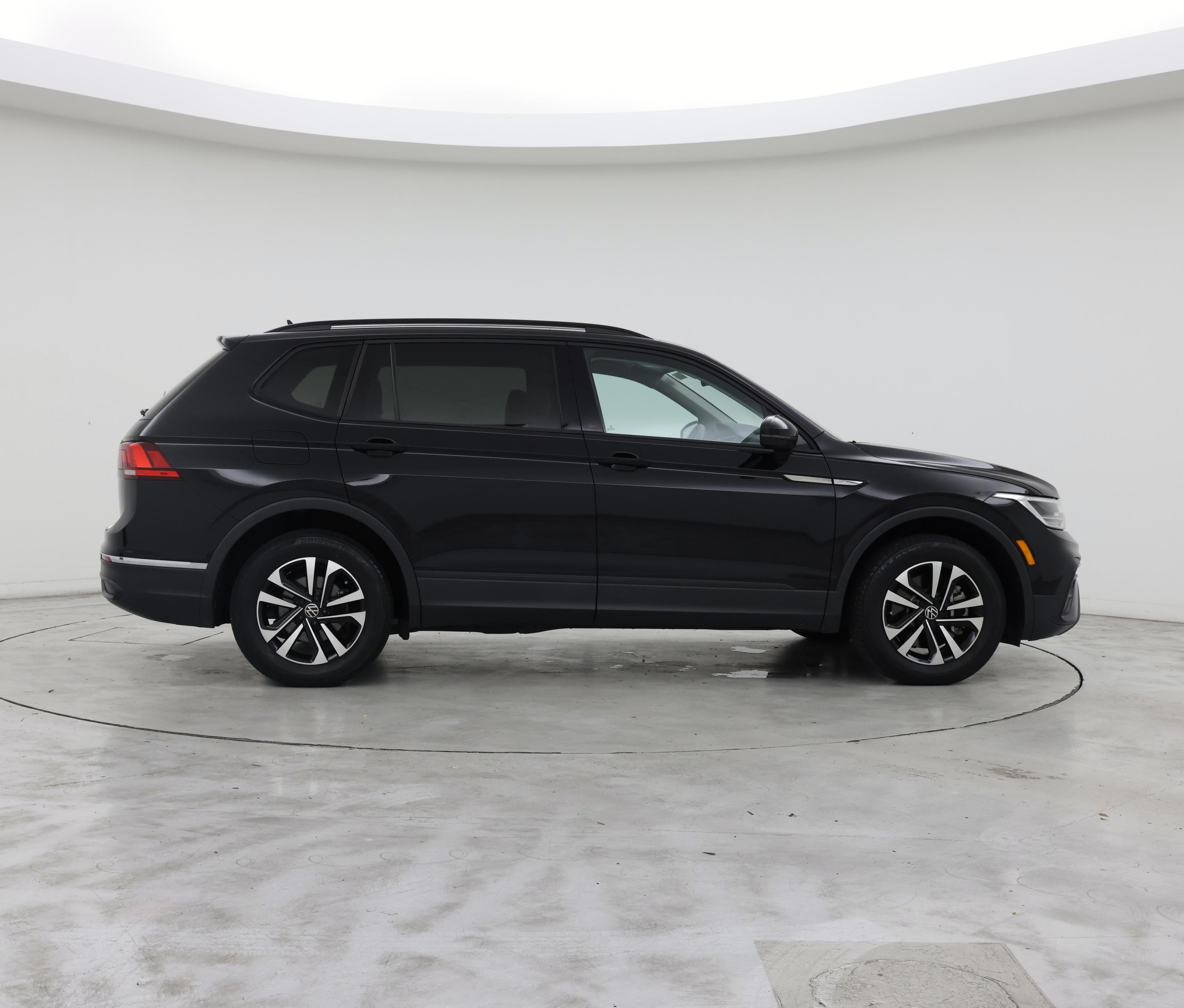 Thumbnail: 2023 Volkswagen Tiguan - 7